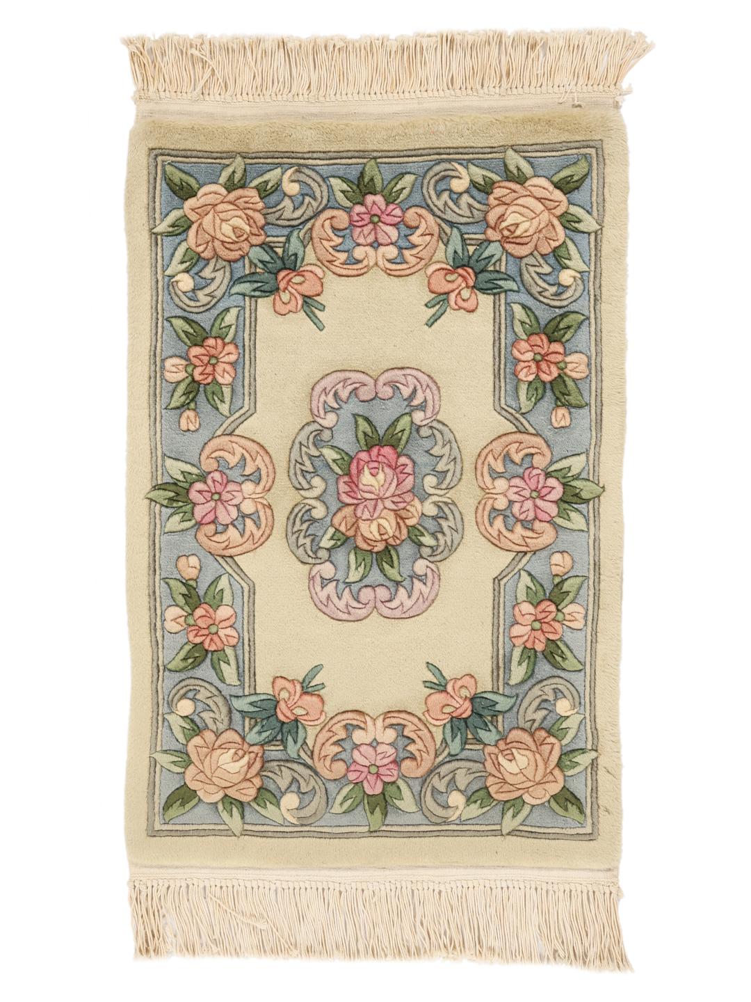 Håndknyttet kinesisk tæppe med blomstermønster i beige og blå