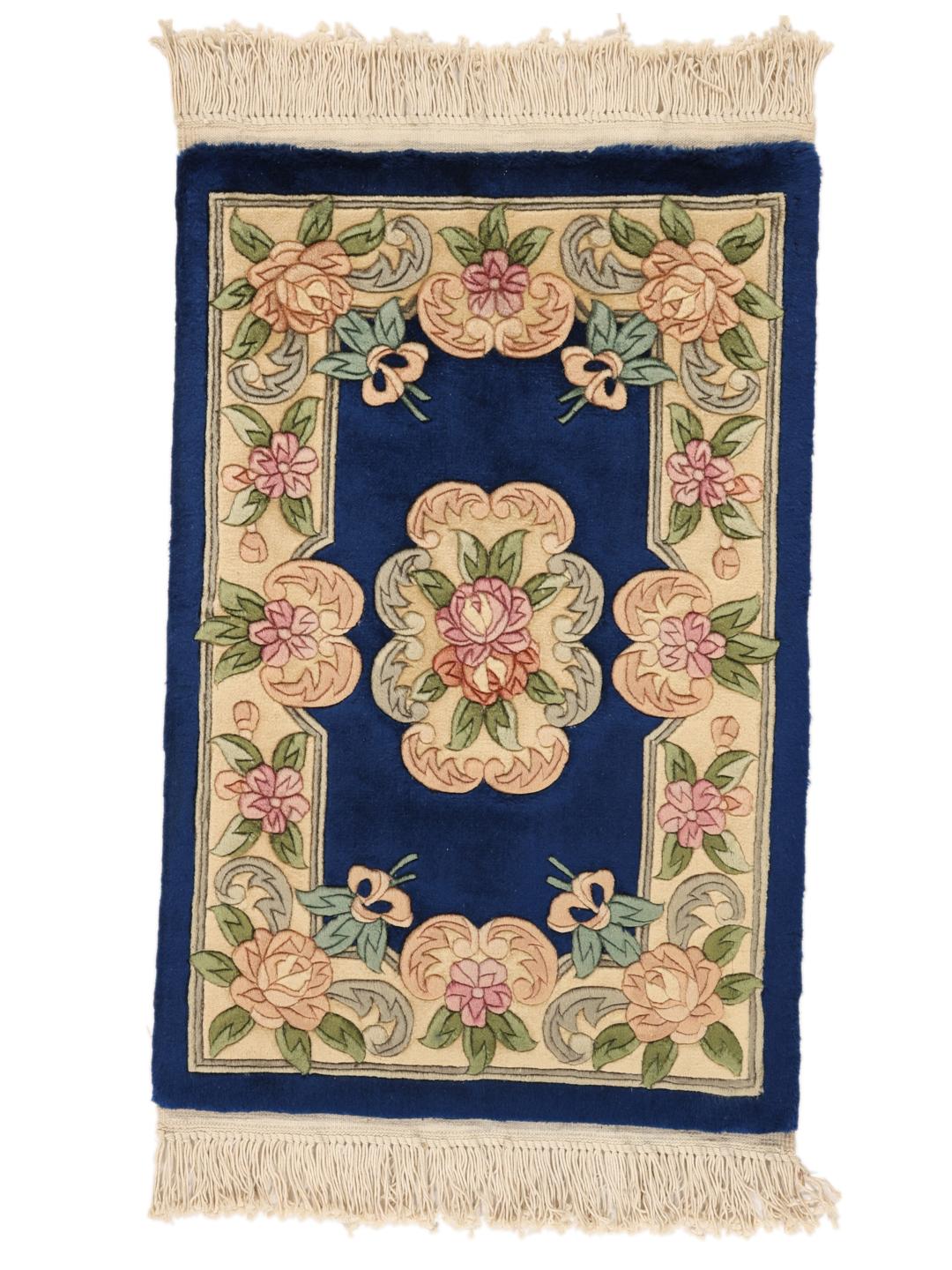 Hand-knotted Chinese rug with floral motifs in blue and beige