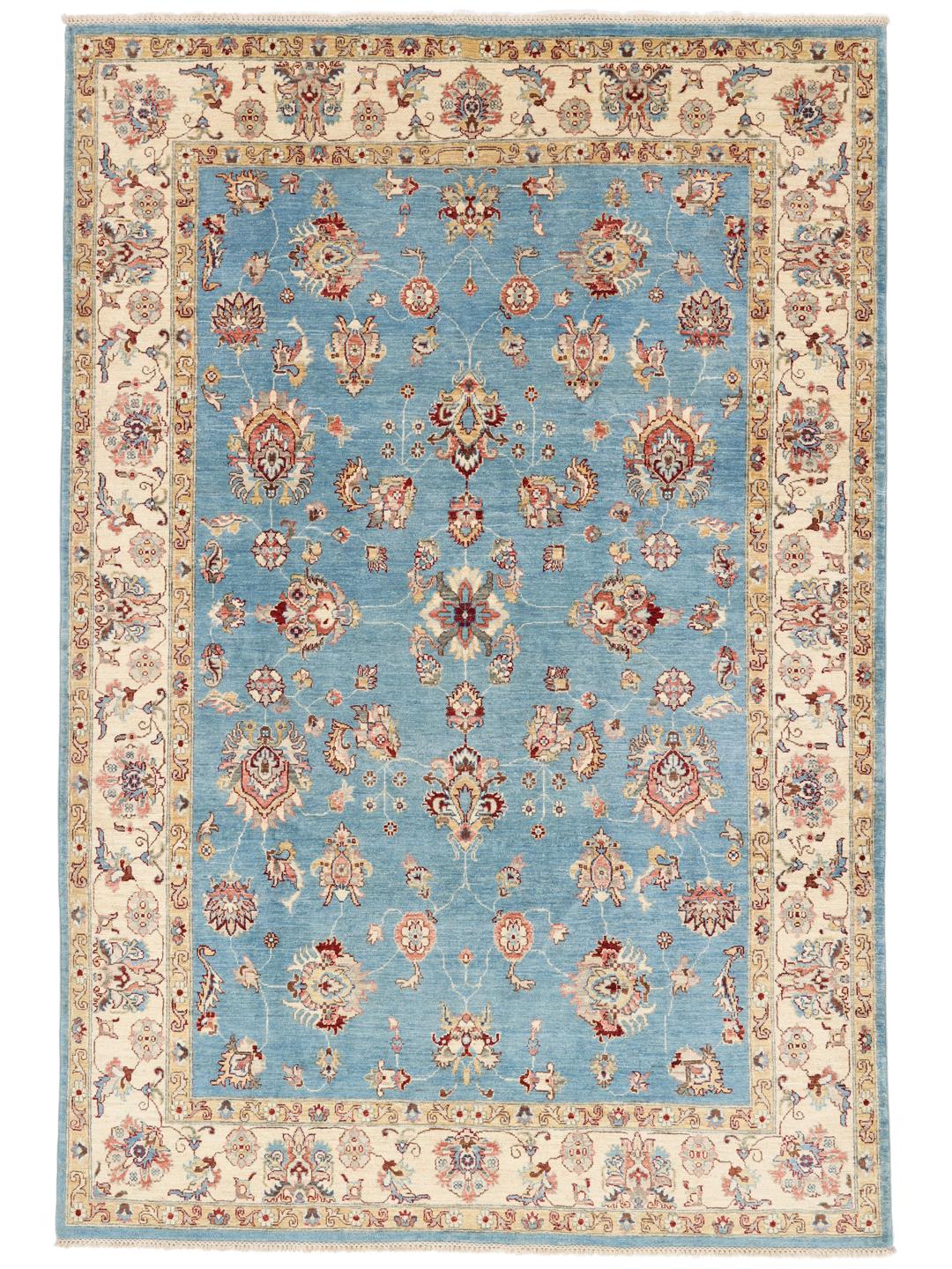 Handgeknoopt Ziegler Fine tapijt uit Pakistan met een blauw veld en bloemmotieven.