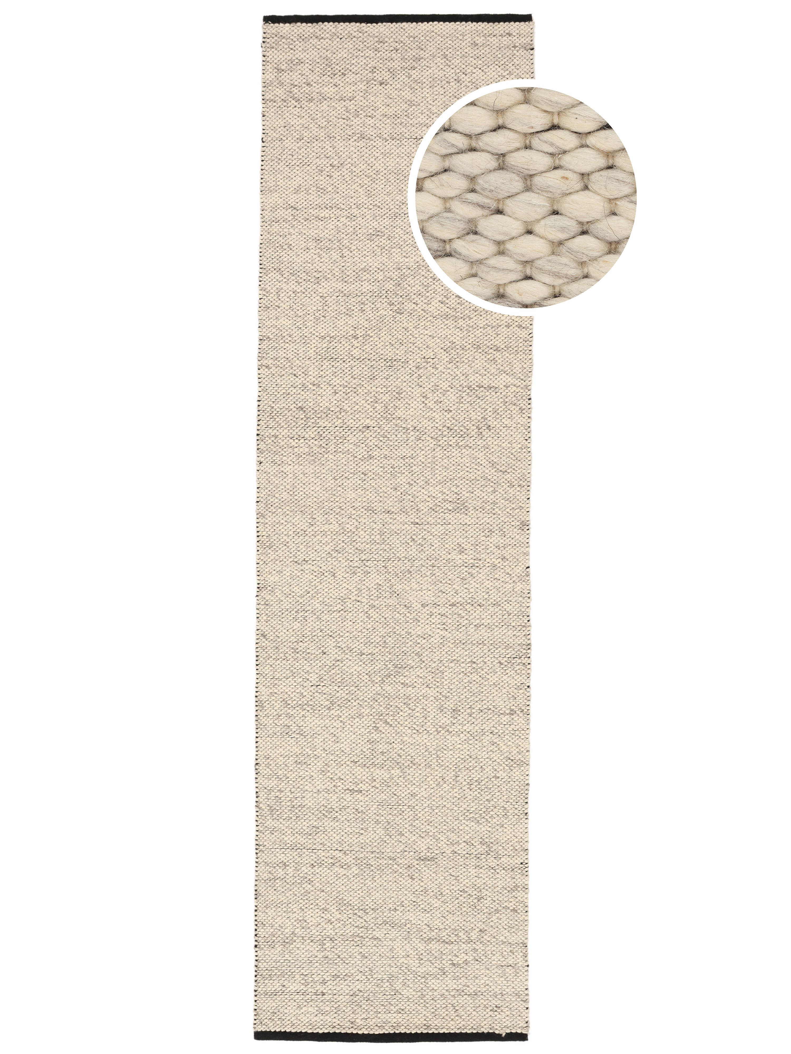 Light beige/Black