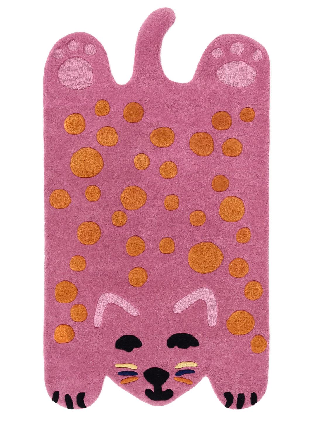 Roze en oranje wollen vloerkleed in een speelse kattenvorm