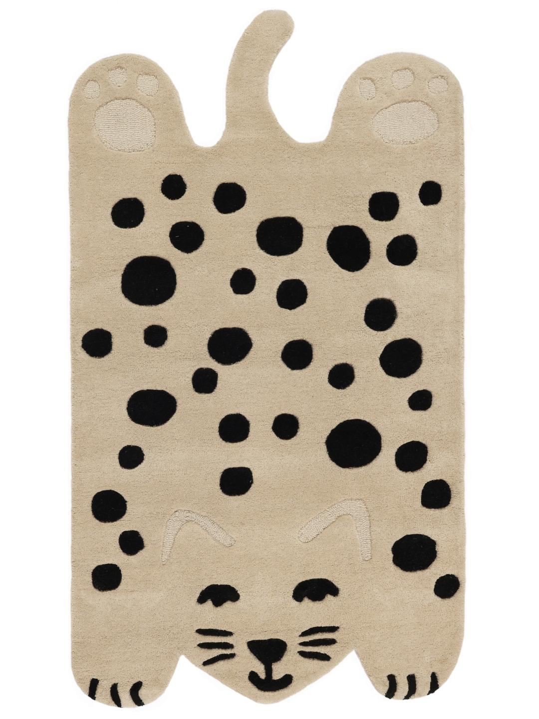 Een speels tapijt in de vorm van een kat in beige en donkergrijs met een zachte wollen pool