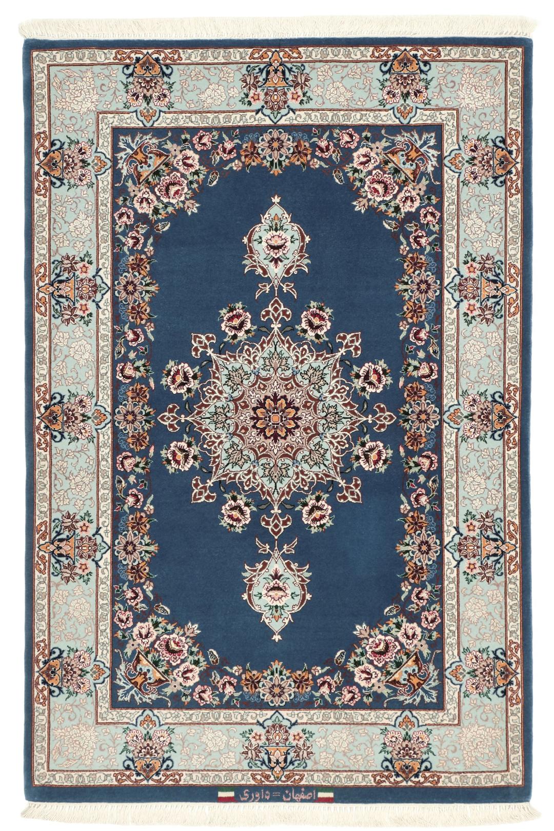 Handgeknoopt Isfahan tapijt met blauw veld en bloemmotieven uit het Midden-Oosten
