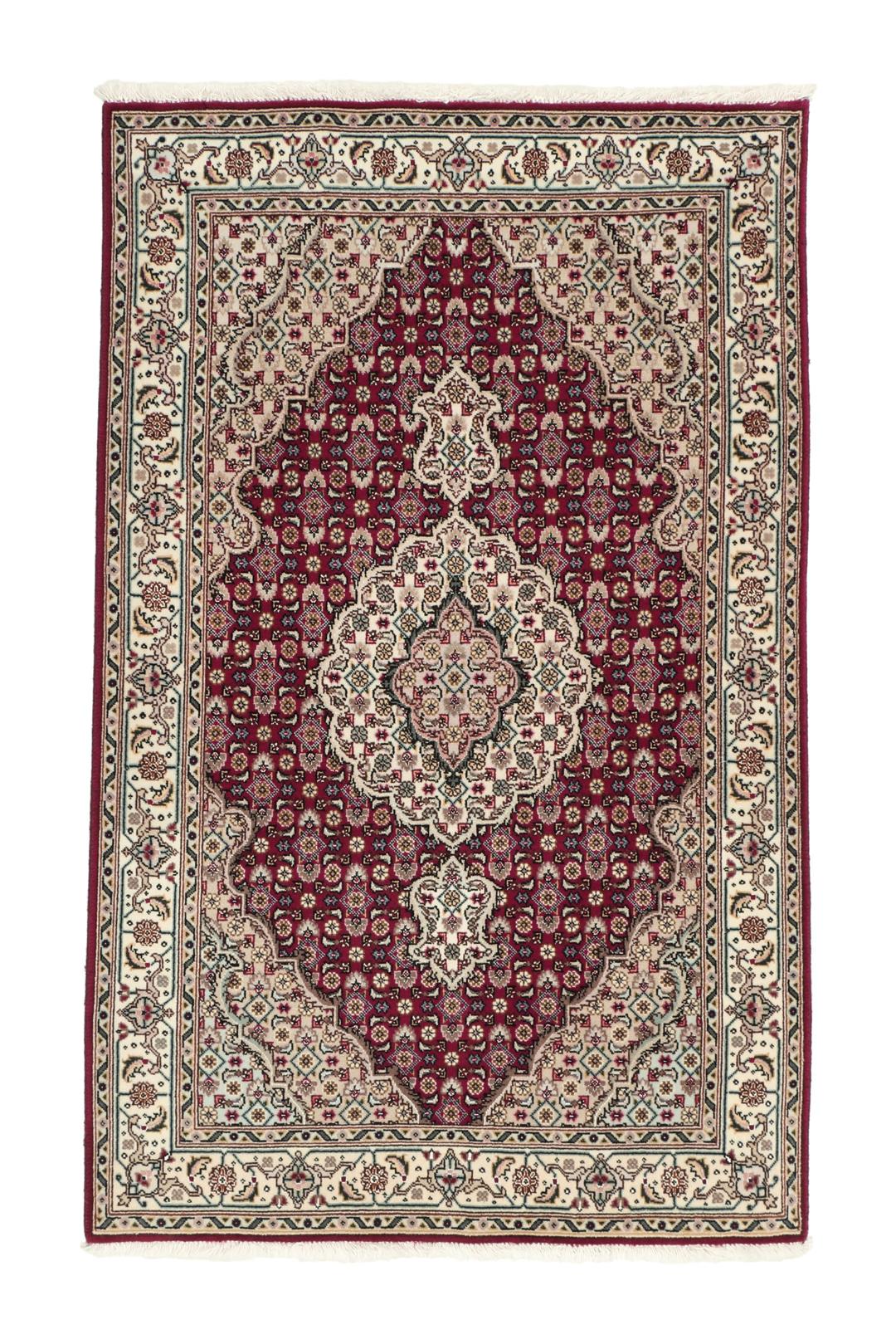 Et håndknyttet Tabriz 50 Raj-tæppe fra Mellemøsten med et levende rødt felt.