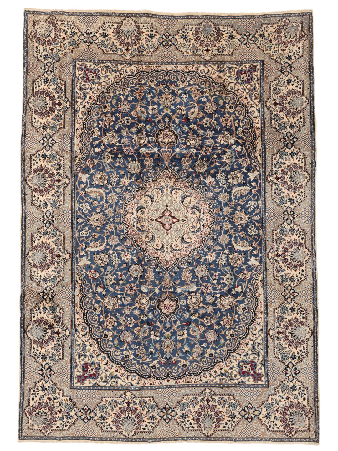 Hand-knotted Nain Fine 9La rug with a central medallion and floral motifs in blue and cream