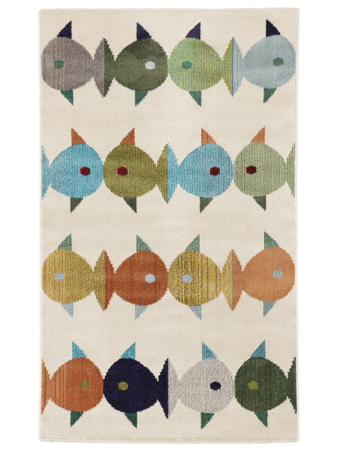 Beige tapijt met een speels meerkleurig vispatroon.