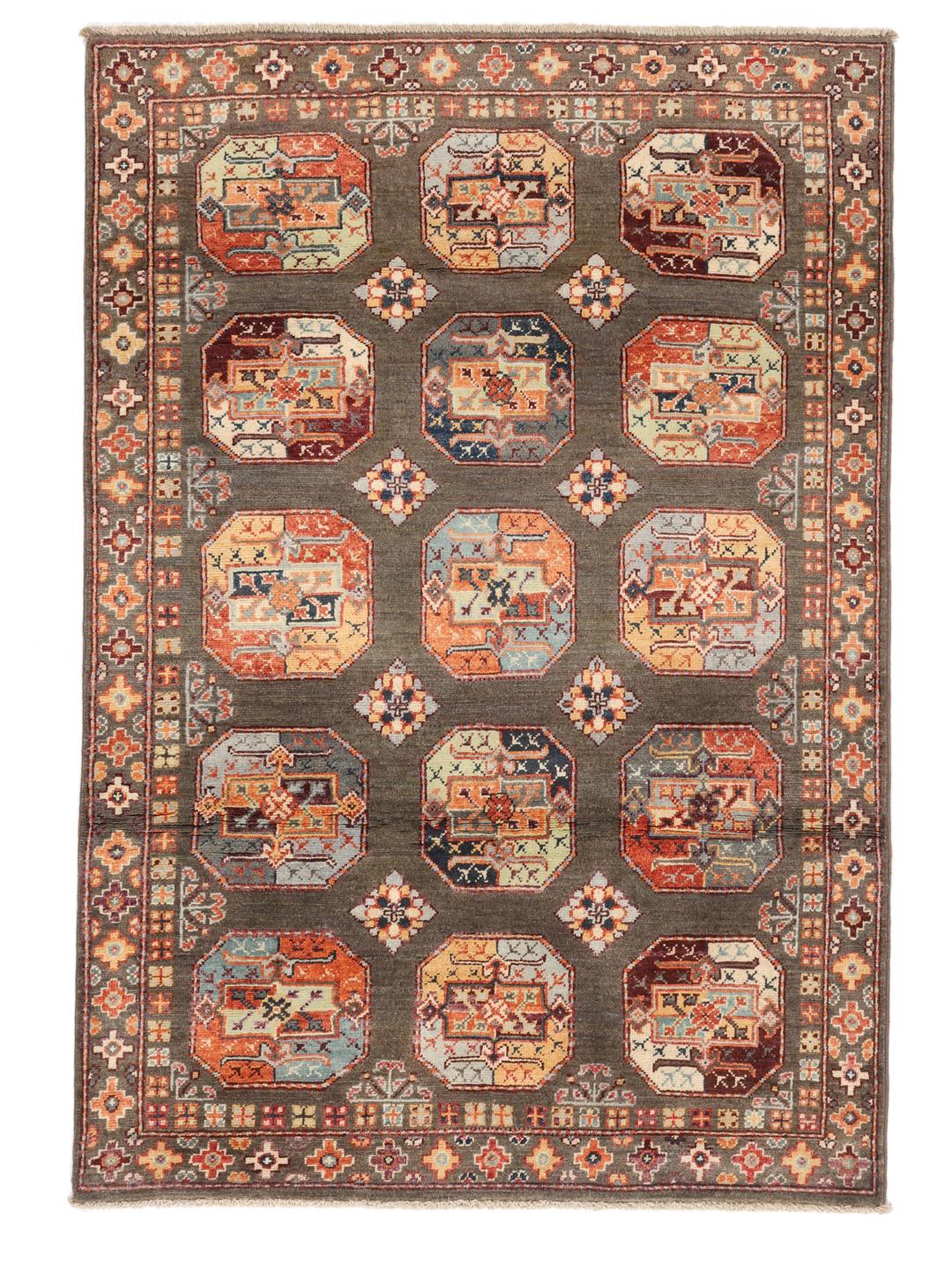 Handgeknoopt Afghaans Kazak-tapijt met een bruin veld en geometrische medaillonmotieven.