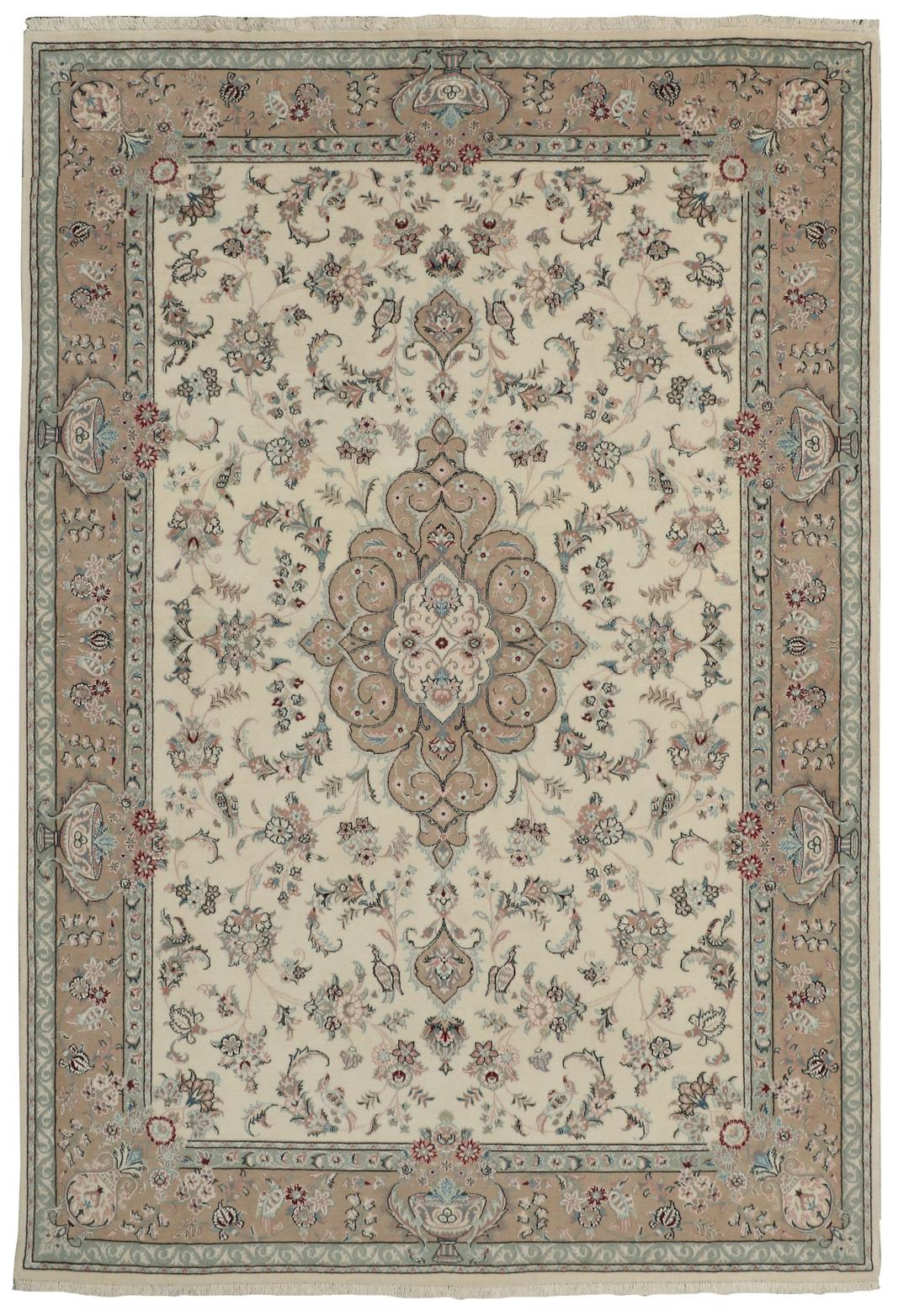 Beige Ilam Sherkat Farsh-tæppe med et blomstret medaljondesign