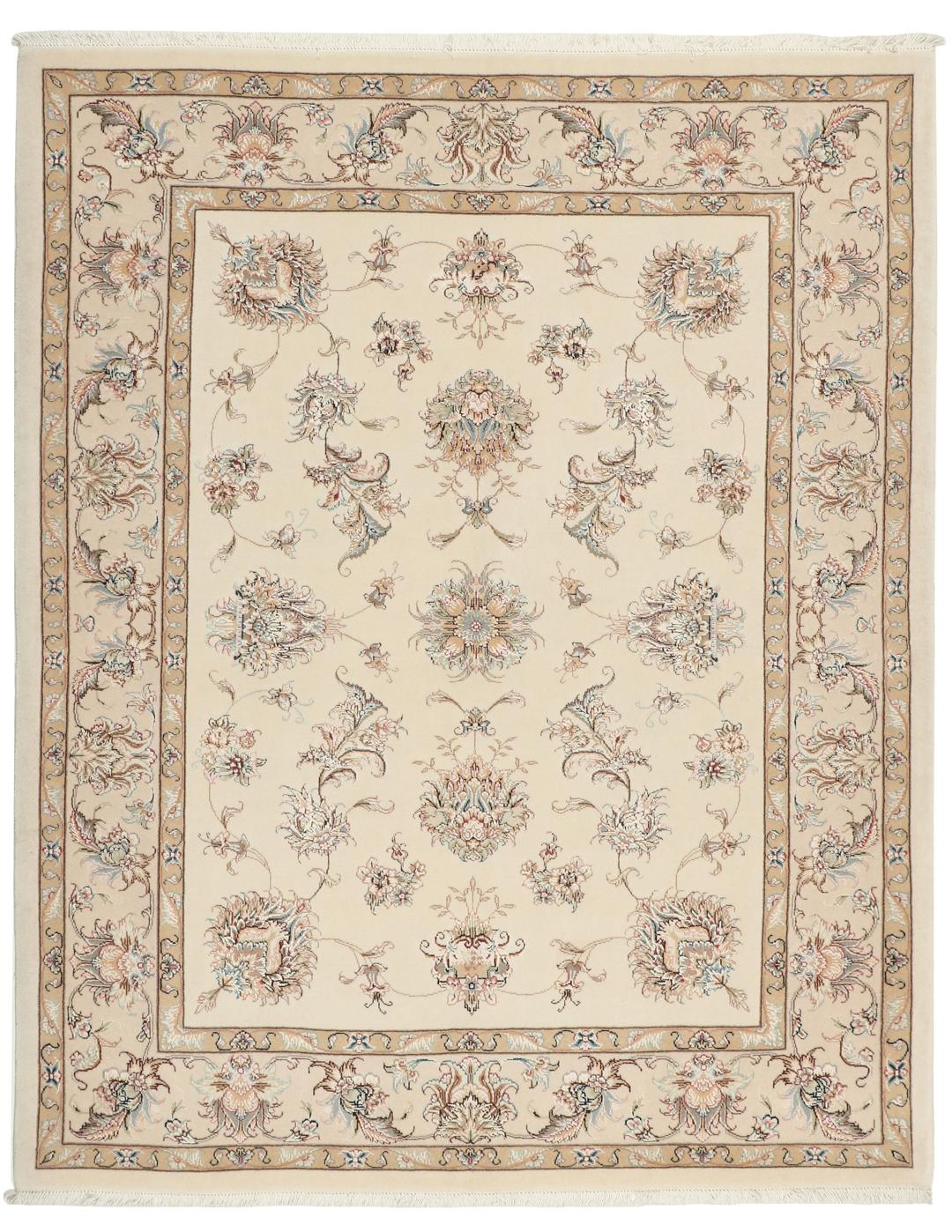 Een rechthoekig Tabriz tapijt uit het Midden-Oosten met beige tinten en bloemmotieven