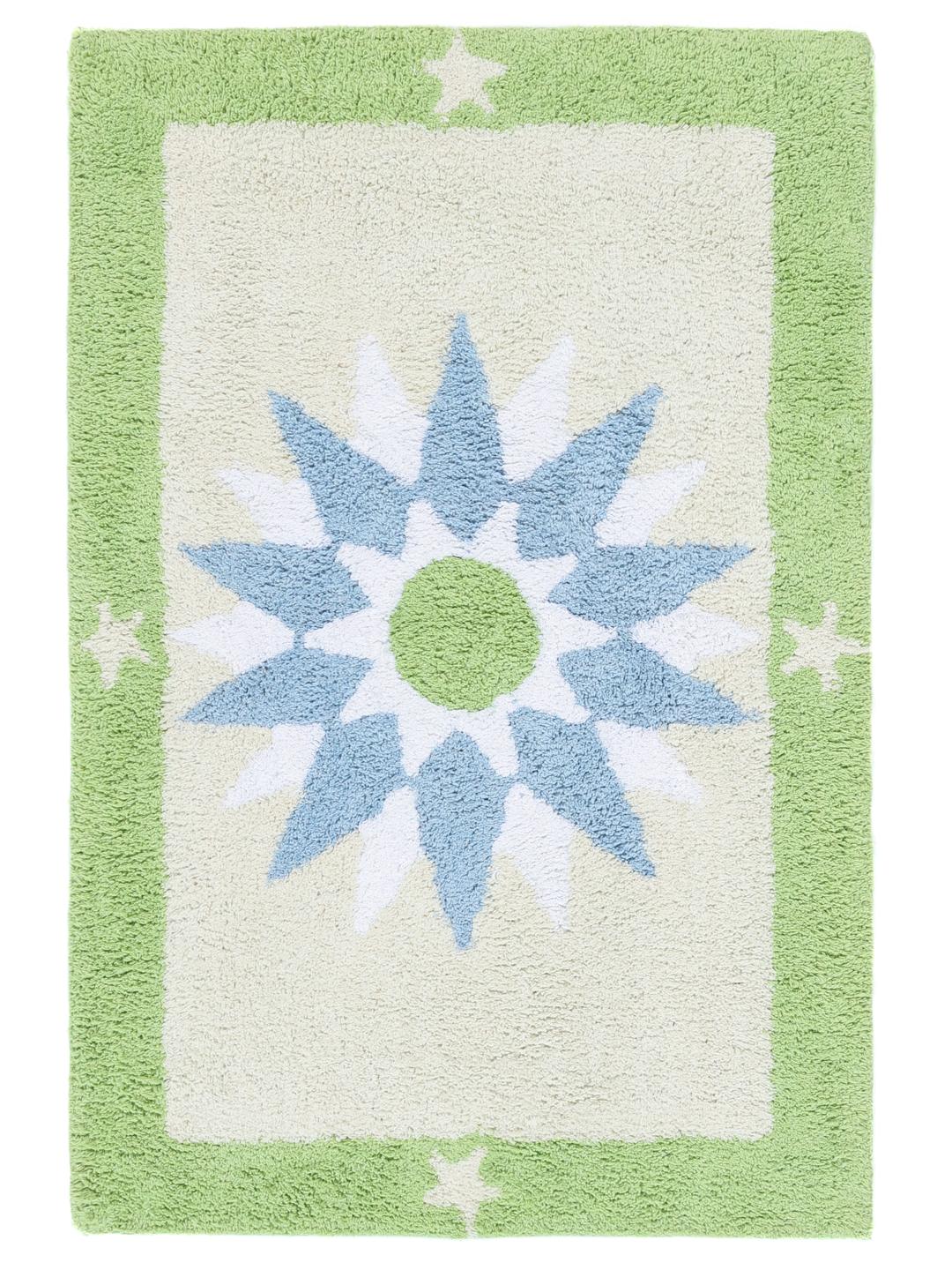 En rektangulær lyseblå og grøn måtte med et solmotiv