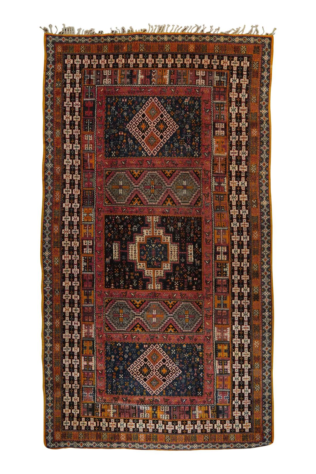 Vintage marokkanischer Berberteppich mit geometrischen Stammesmustern in mehrfarbiger Wolle.