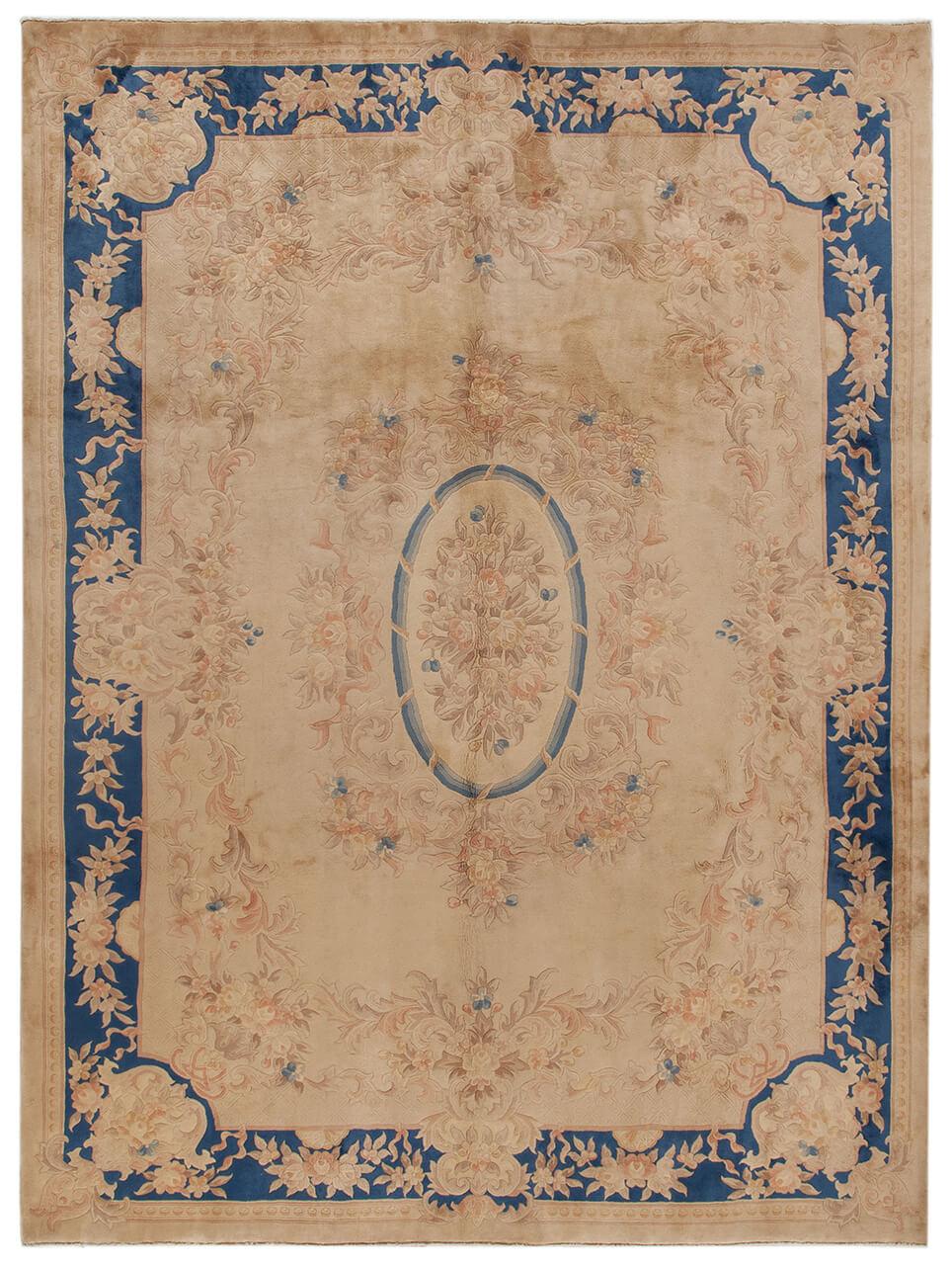 Antiek Chinees tapijt met bloemmotieven en blauwe rand in beige en blauw