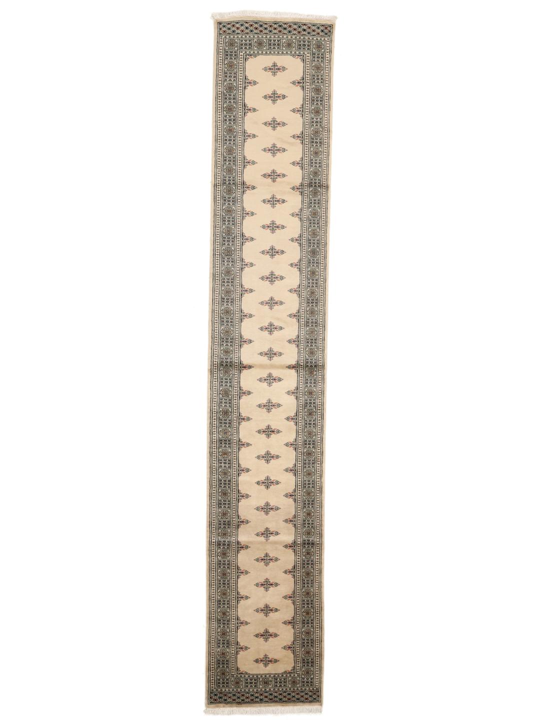 Handgeknoopt Pakistan Bokhara loper tapijt in beige met traditionele patronen