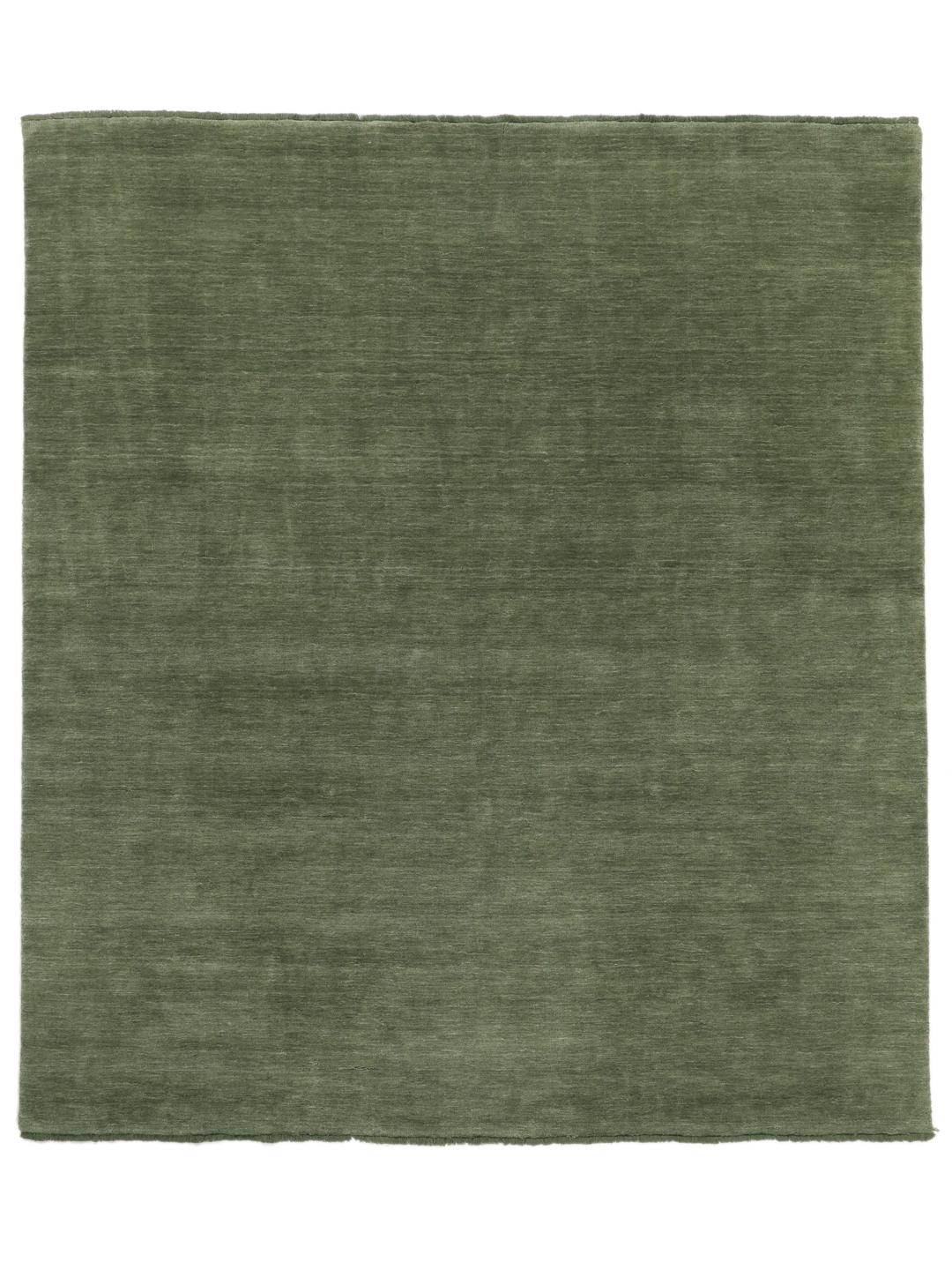Groen handgeweven vloerkleed met korte franjes