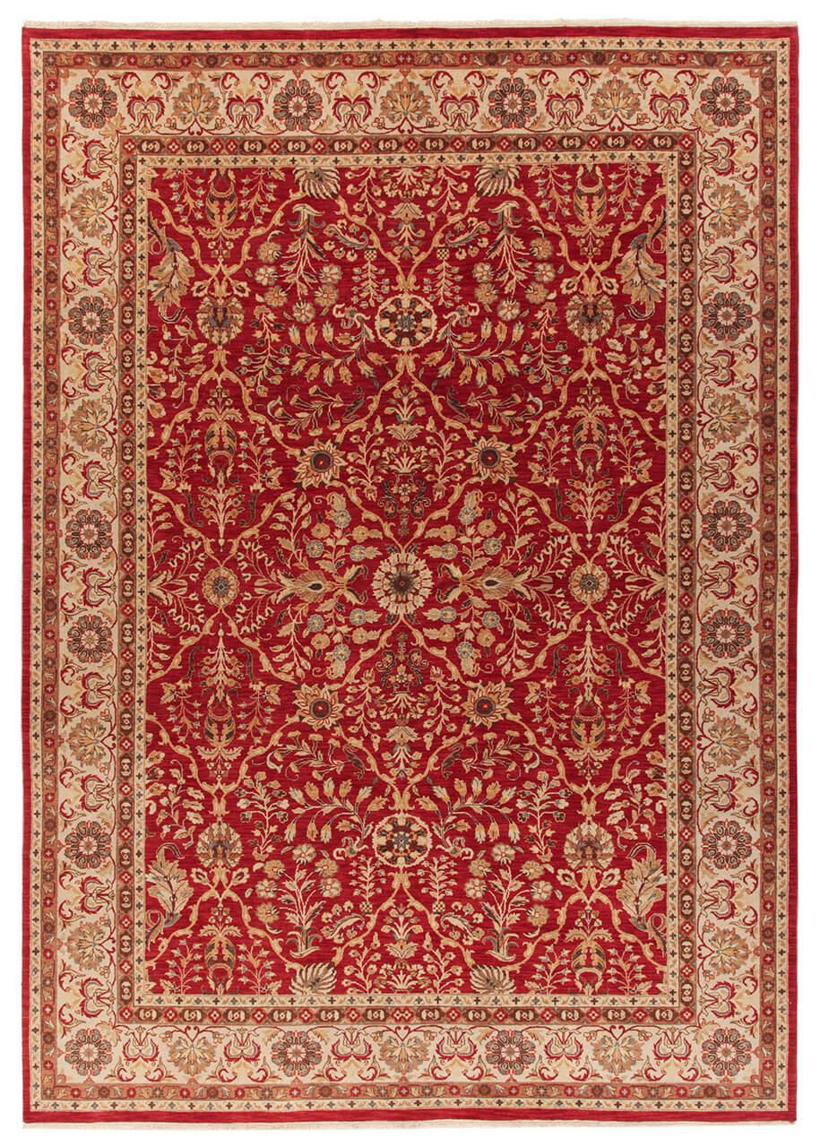Et håndknyttet indisk tæppe med et klassisk blomsterdesign i rød og beige.