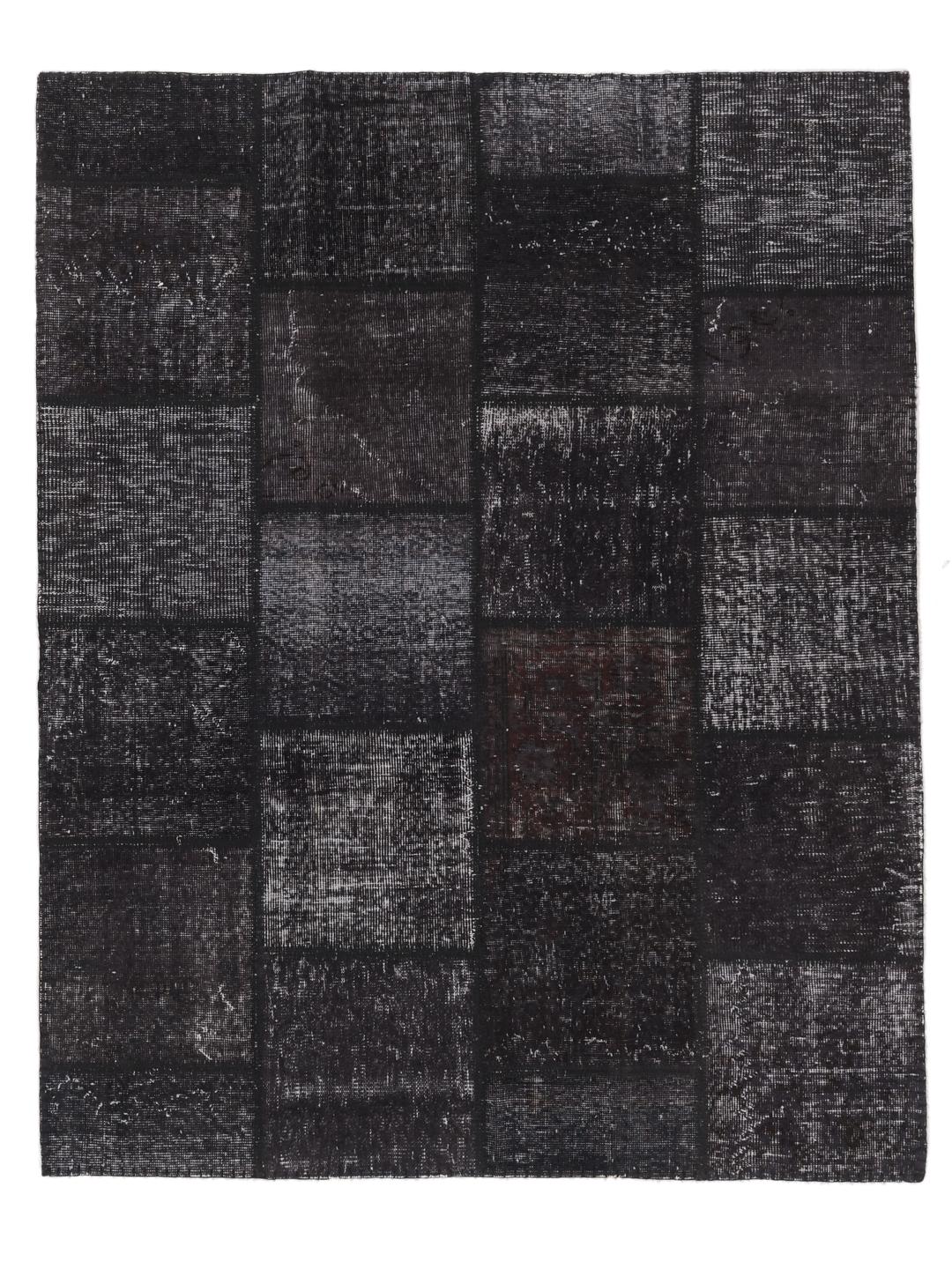 Et unikt patchwork-teppe i mørke nyanser, håndlaget i Tyrkia.