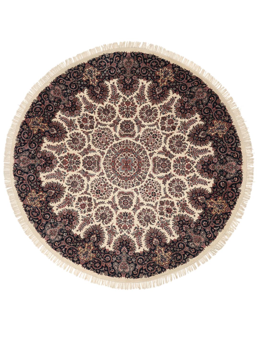 Een rond beige en donkerrood handgeknoopt Sarouk tapijt uit India