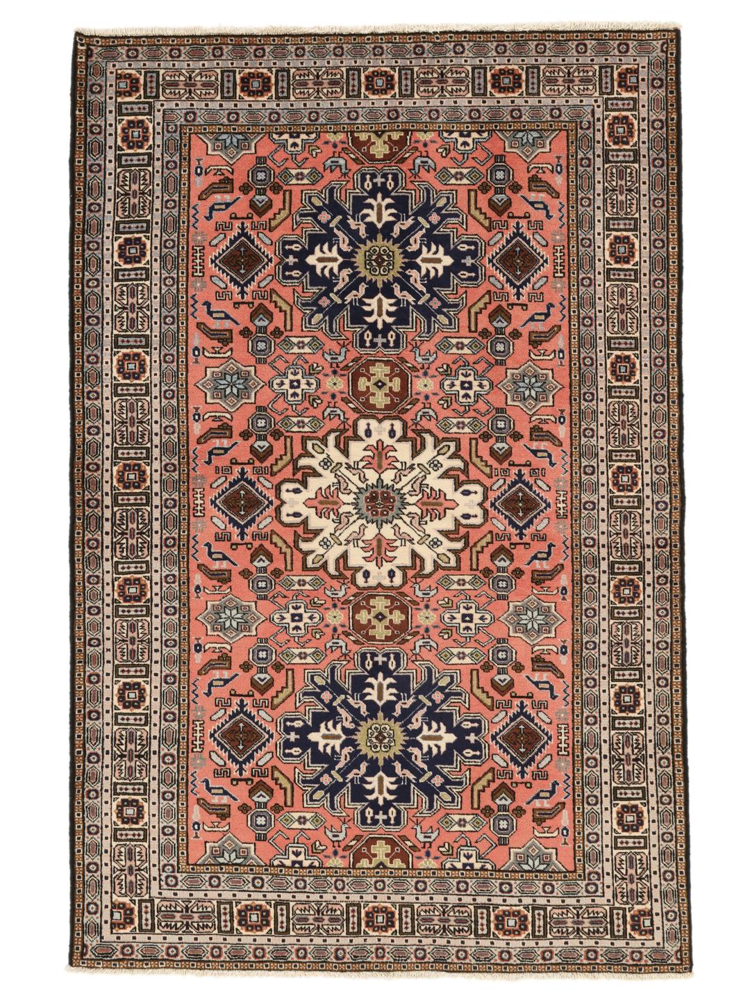 Un tapis Ardebil noué à la main en provenance du Moyen-Orient avec un motif floral et médaillon multicolore