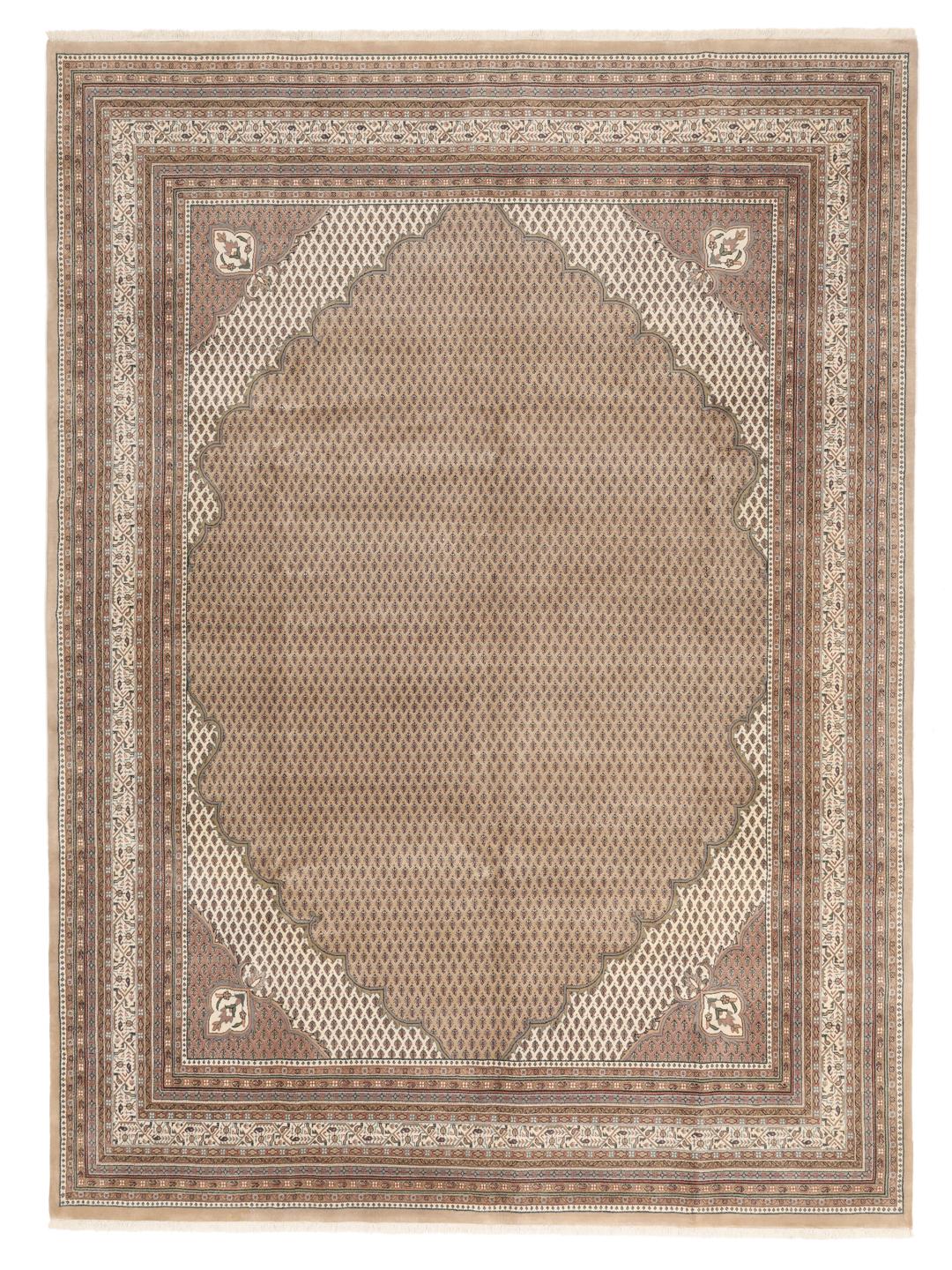 Et stort rektangulært håndknyttet Mir Indo-tæppe fra Indien i beige toner.
