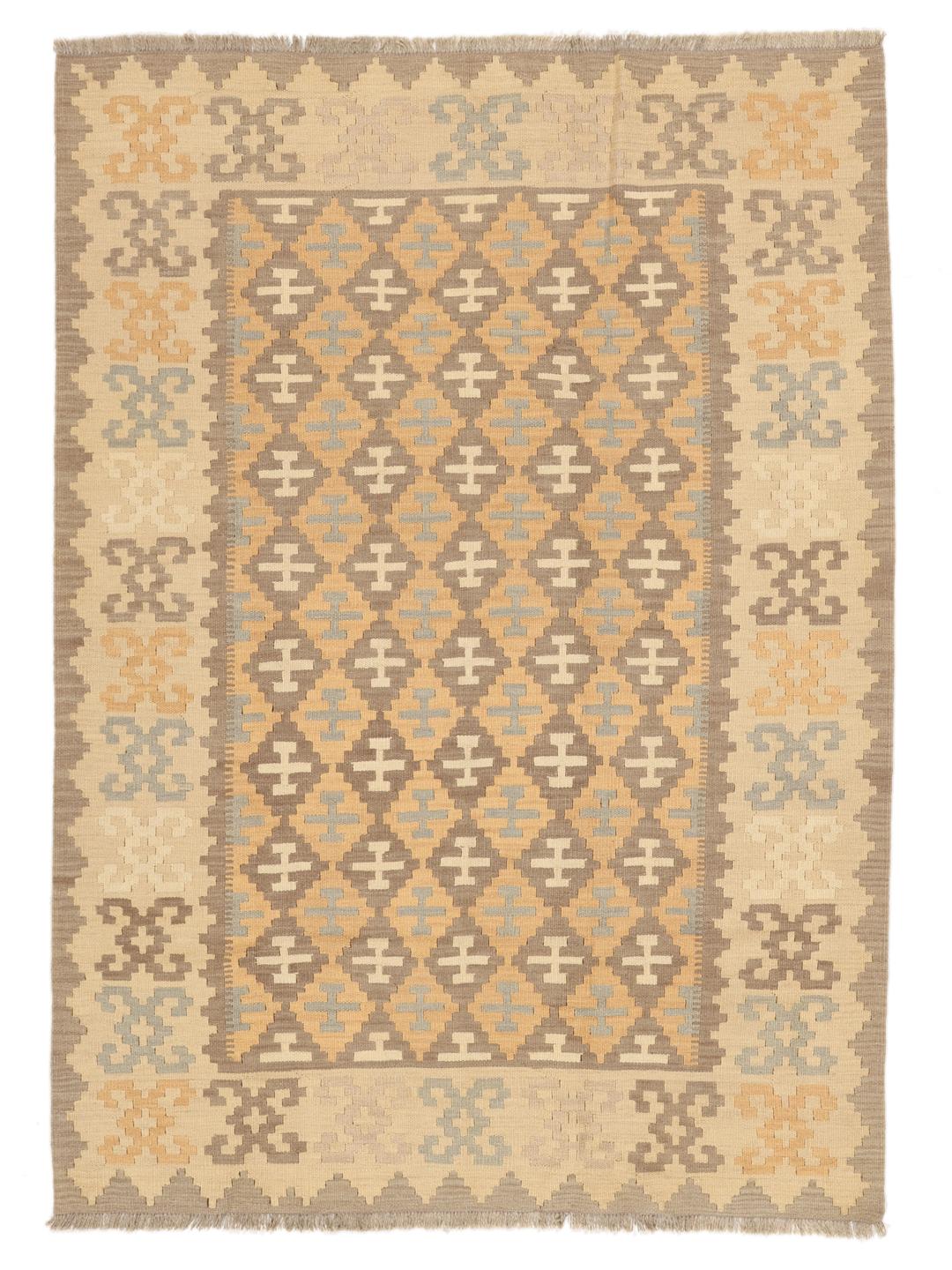 Tapis Kelim Ghashghai tissé à la main originaire du Moyen-Orient dans des tons beiges et terreux.