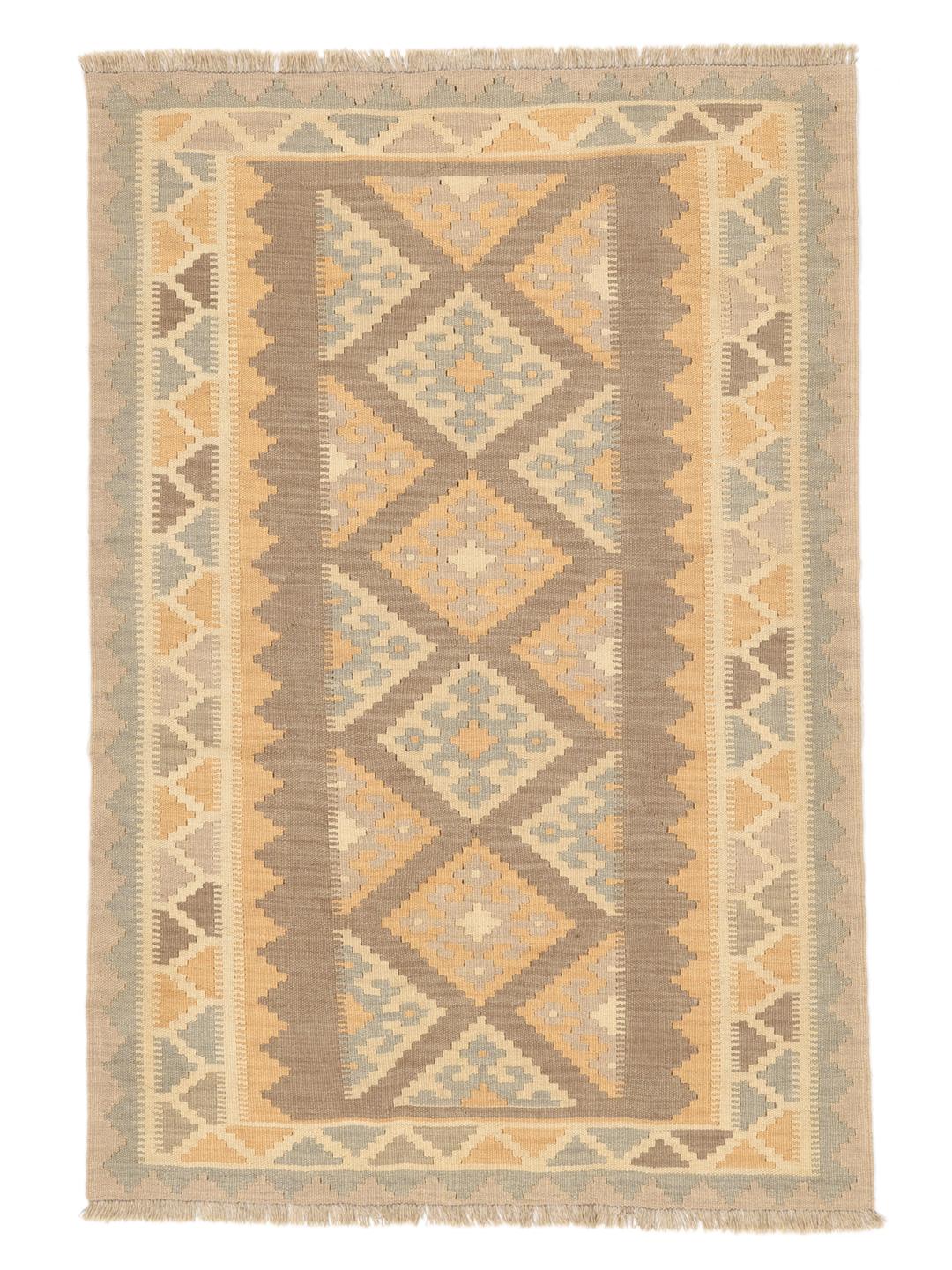 Tapis Kilim Ghashghai tissé à la main avec des motifs géométriques beige et gris venant du Moyen-Orient.