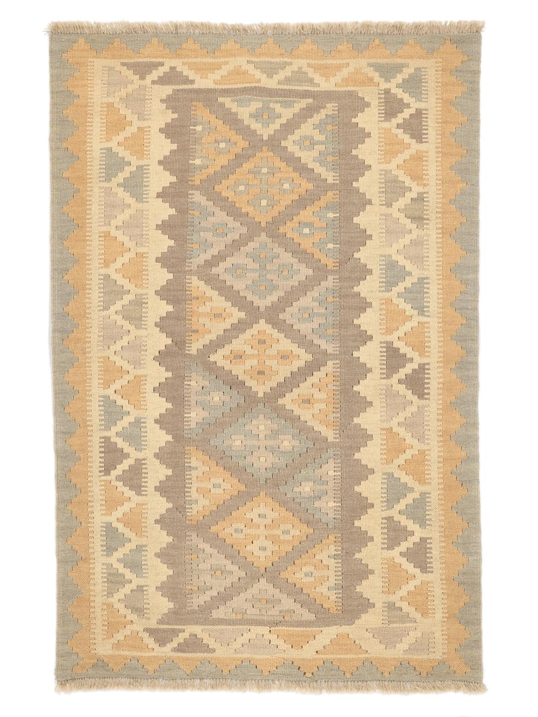 Et håndvævet mellemøstligt Ghashghai Kilim-tæppe med et geometrisk mønster i beige og grå