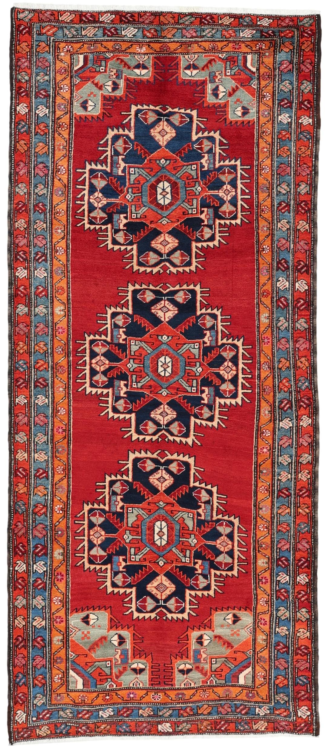 Met de hand geknoopte loper uit het Midden-Oosten in rood met geometrische medaillons