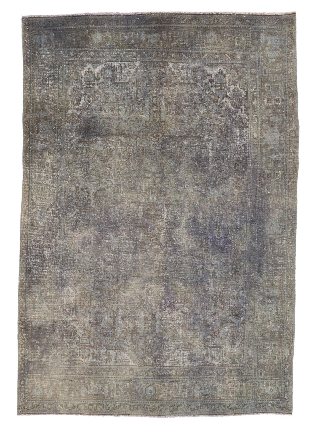 Vintage ručno čvorani tepih s izblijedjelim sivim i plavim tradicionalnim uzorkom.