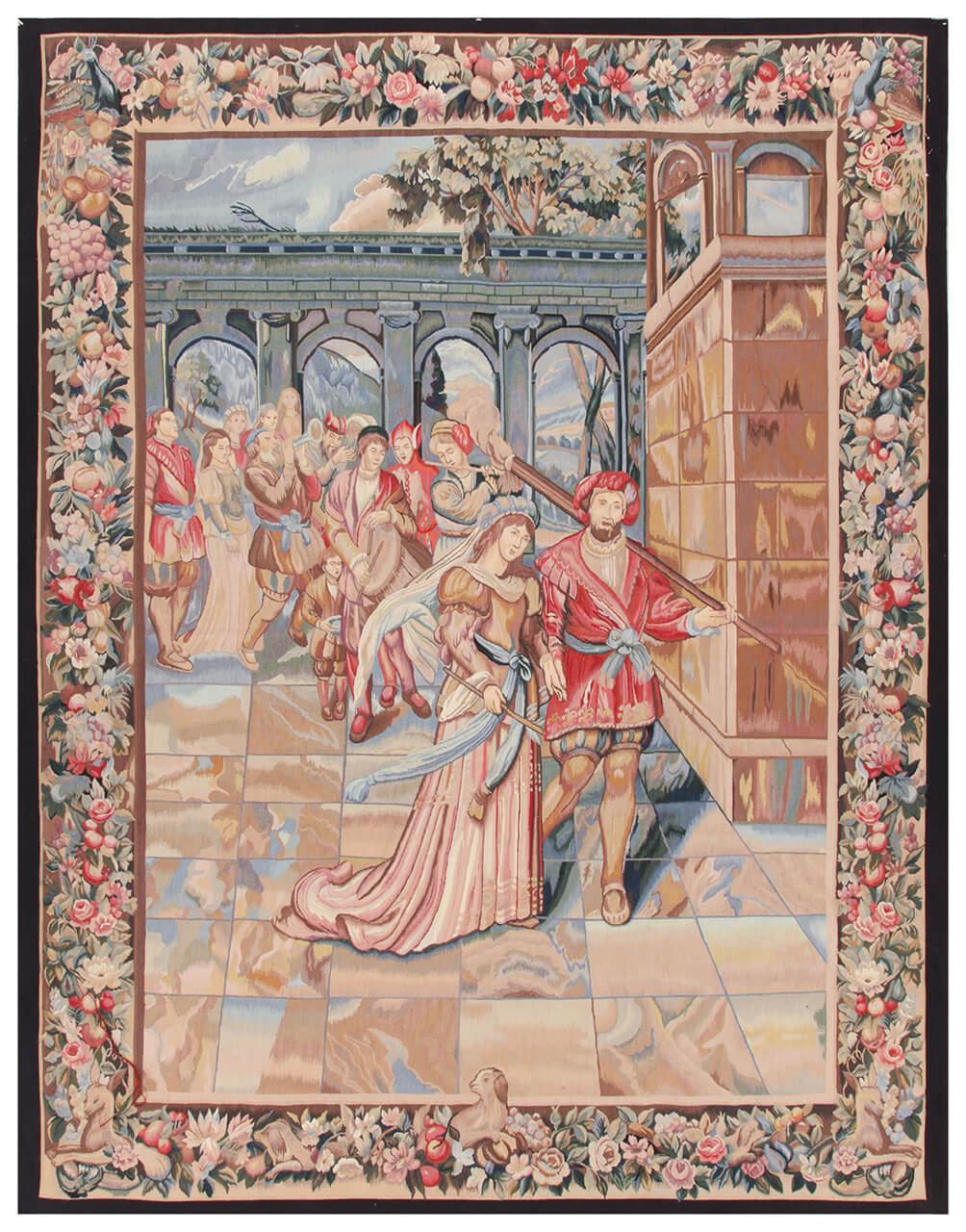 Et rektangulært håndvævet gobelintæppe fra Kina med en flerfarvet historisk scene og blomsterbort