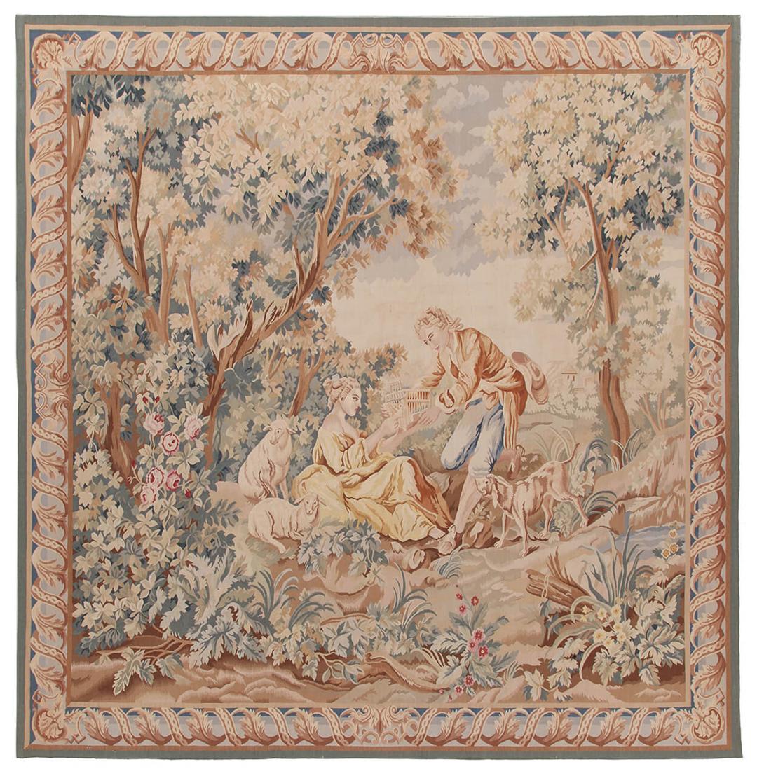 Et kvadratisk håndvævet Aubusson-inspireret gobelintæppe fra Kina med et flerfarvet pastoralt motiv.