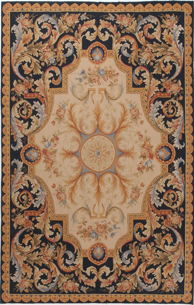 Håndvævet tæppe i Aubusson-stil med blomstermotiver og sort kant fra Kina