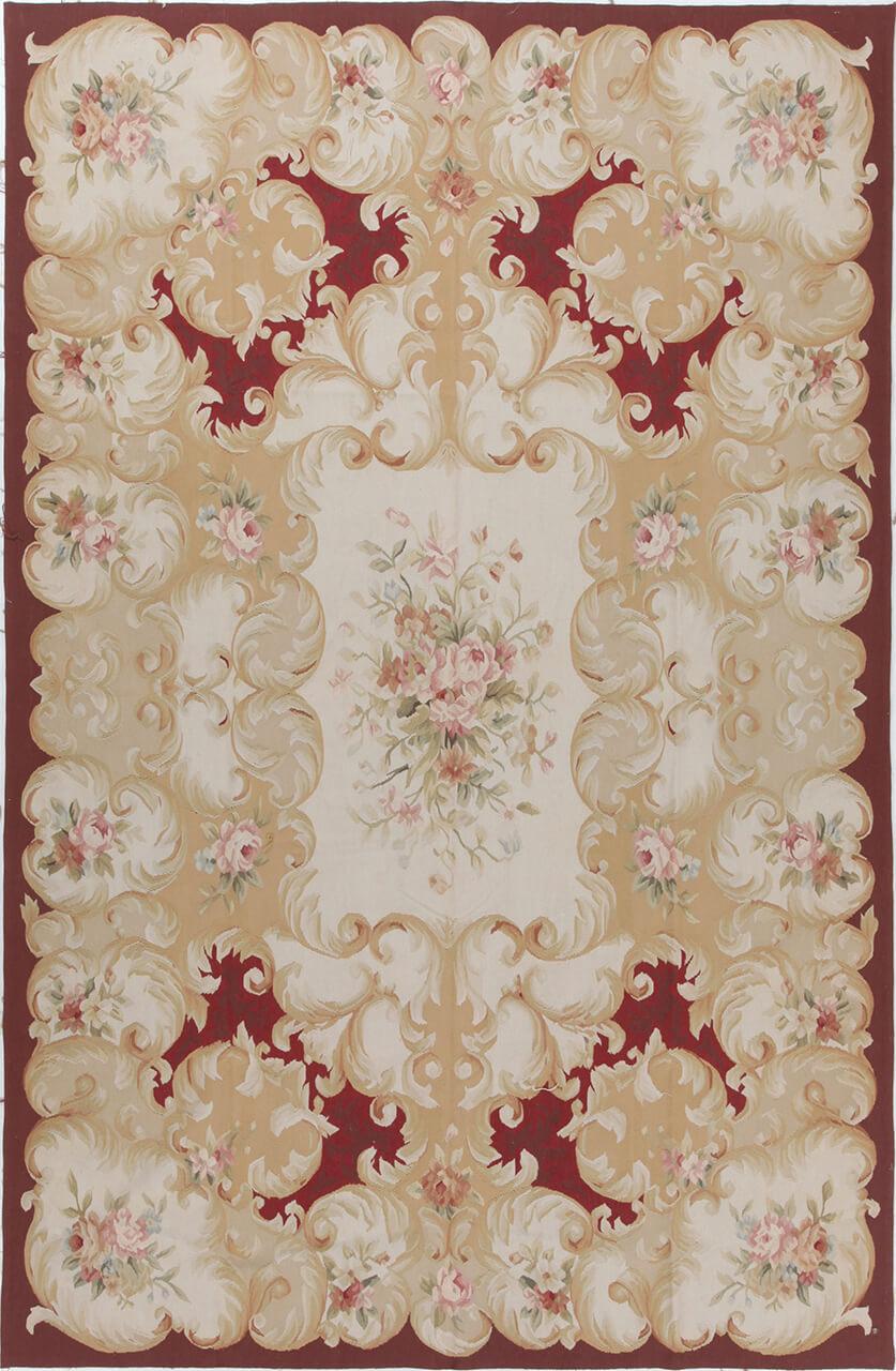 Håndvævet blomstret tæppe med fransk-inspireret design i røde og beige toner fra Kina