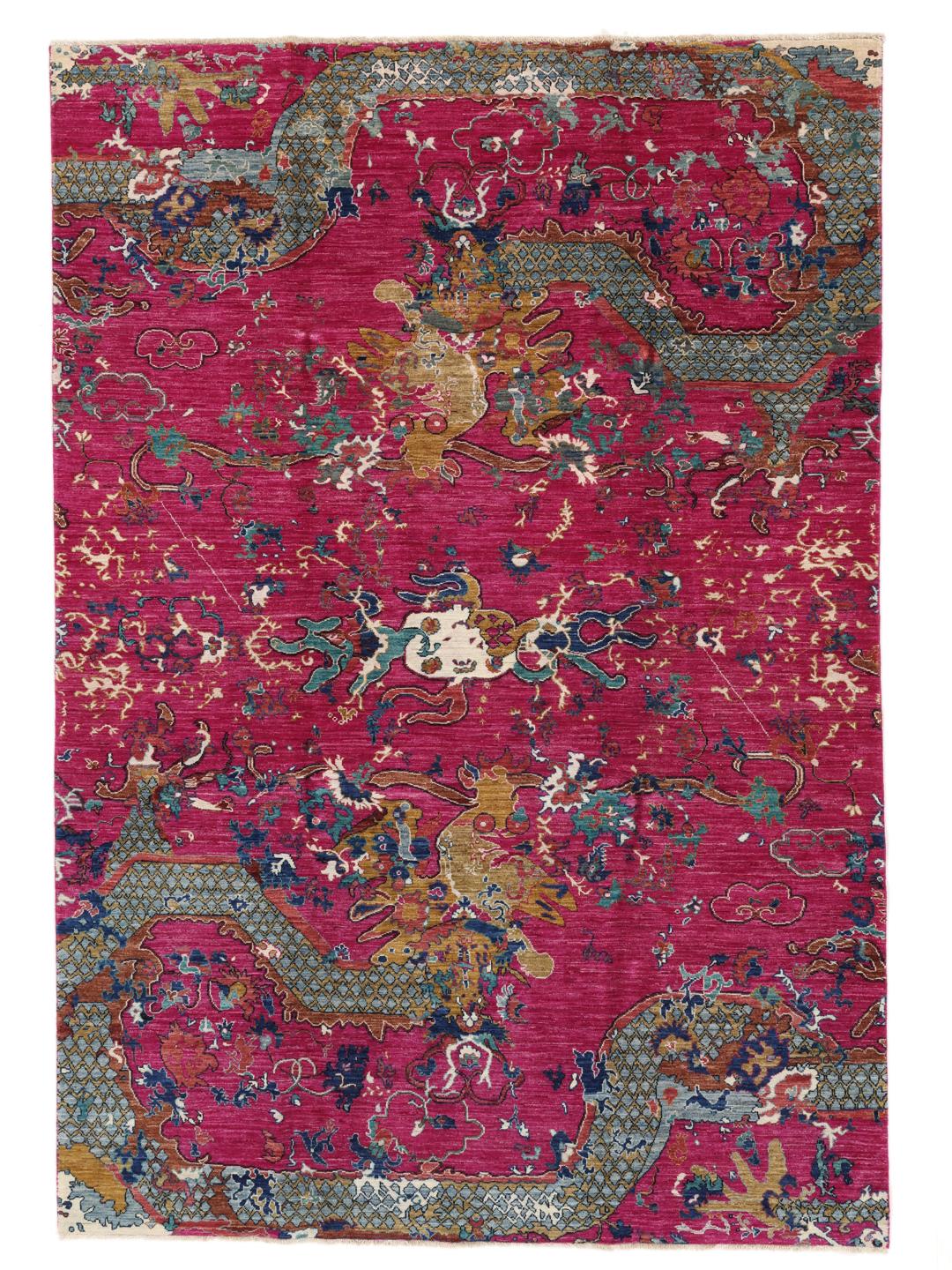 Tapis Kazak Ariana noué à la main venant d'Afghanistan avec un fond magenta et des motifs ornés.