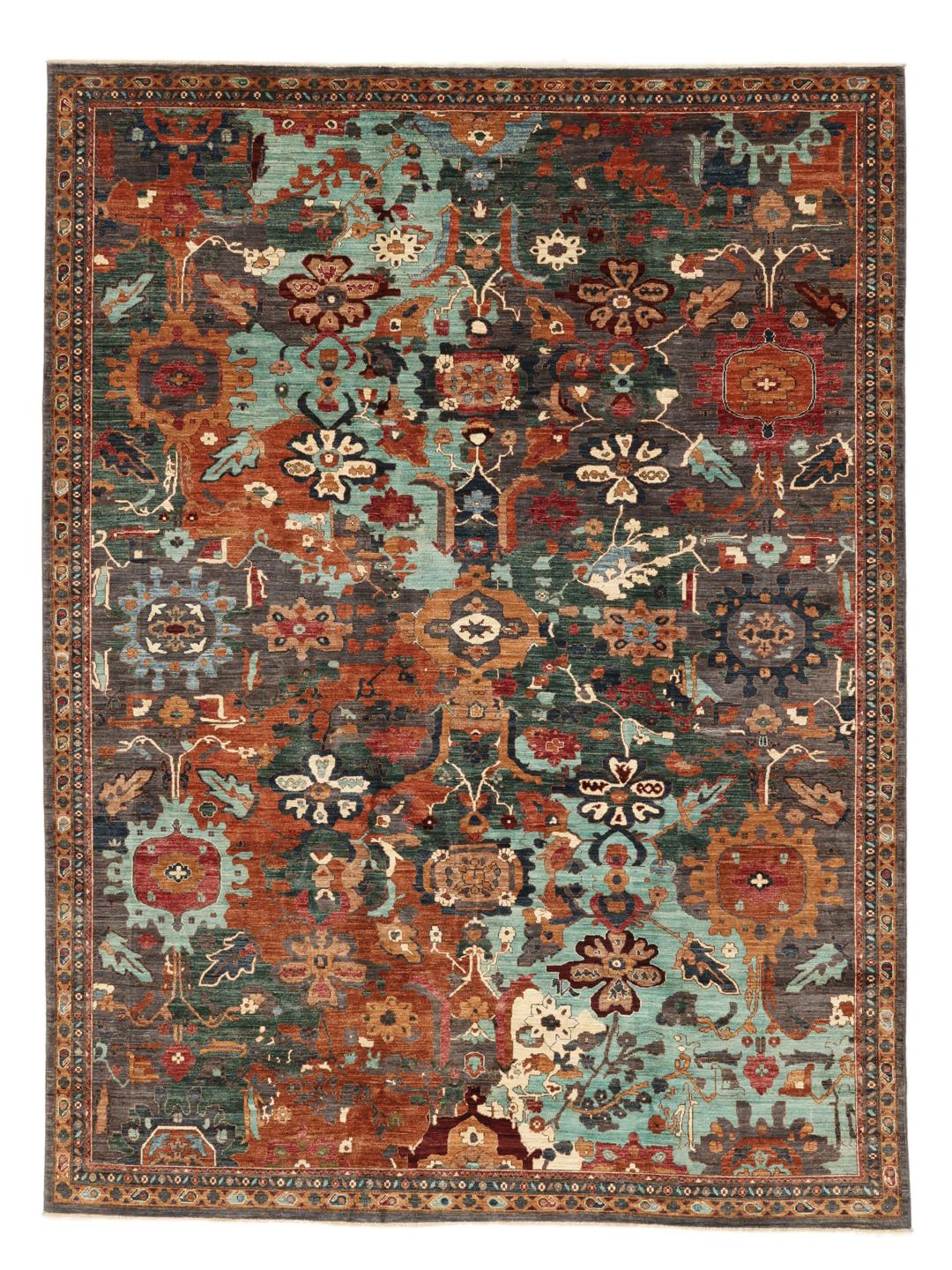 Alfombra afgana anudada a mano con un complejo patrón floral y geométrico multicolor