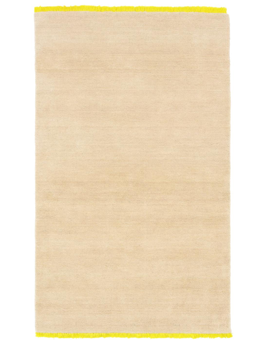 Beige wollen tapijt met levendige gele franjes