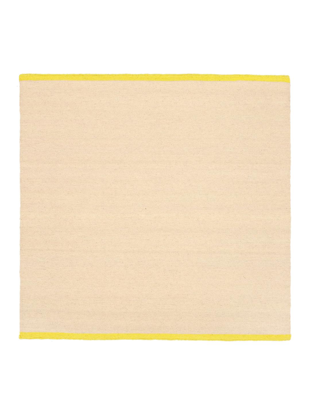 Vierkant beige tapijt met een gele rand