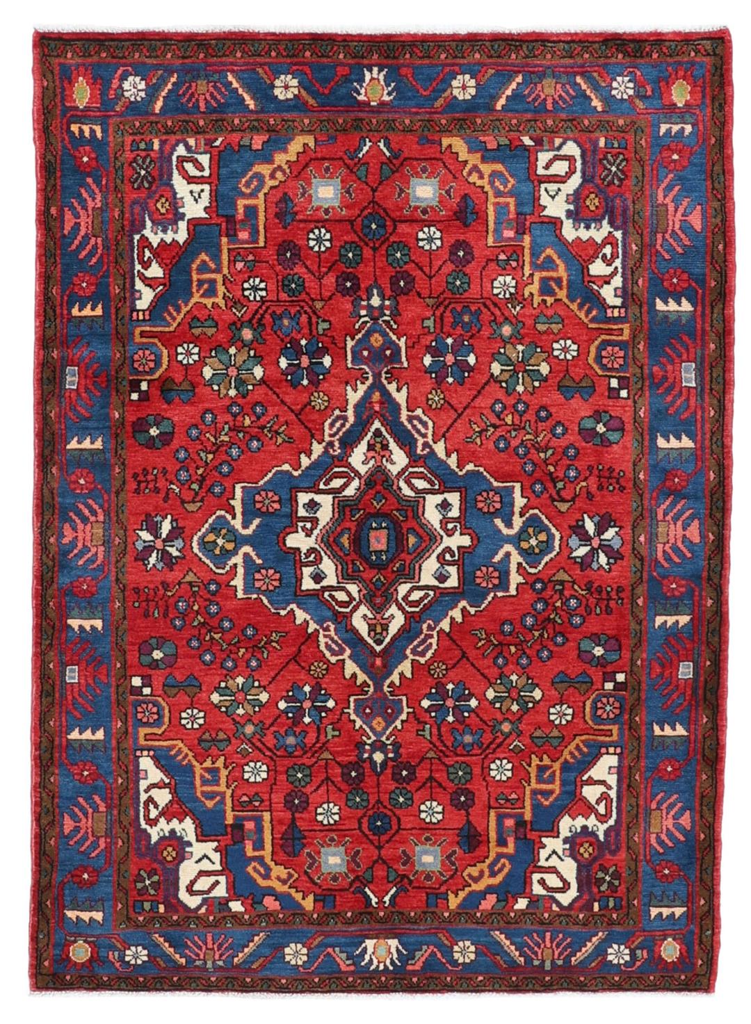 Een handgeknoopt Hamadan-tapijt uit het Midden-Oosten met een rood en blauw medaillonontwerp.