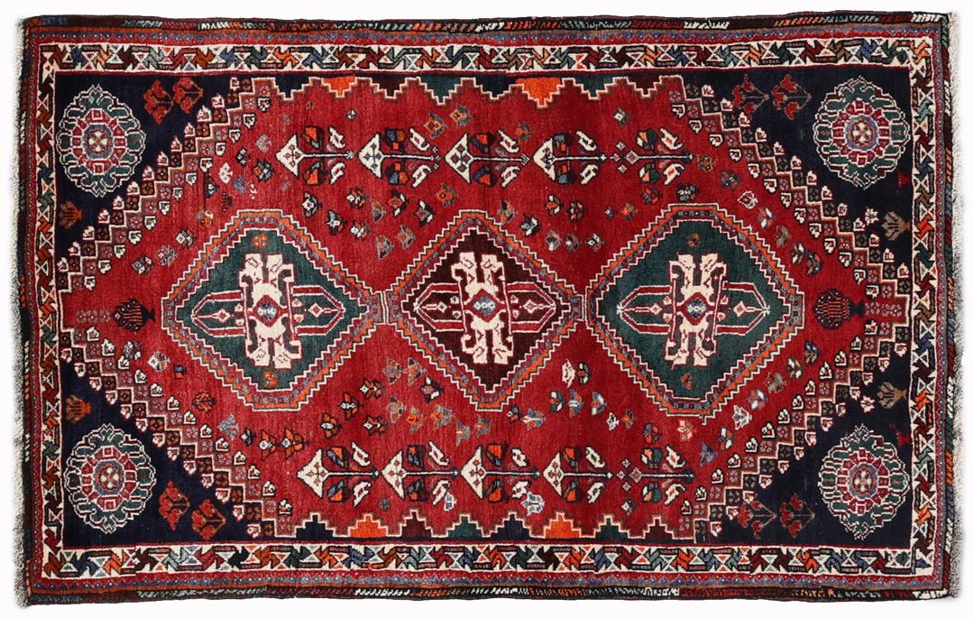 Handgeknoopt Shiraz-tapijt uit het Midden-Oosten met een levendig rood en blauw geometrisch ontwerp.