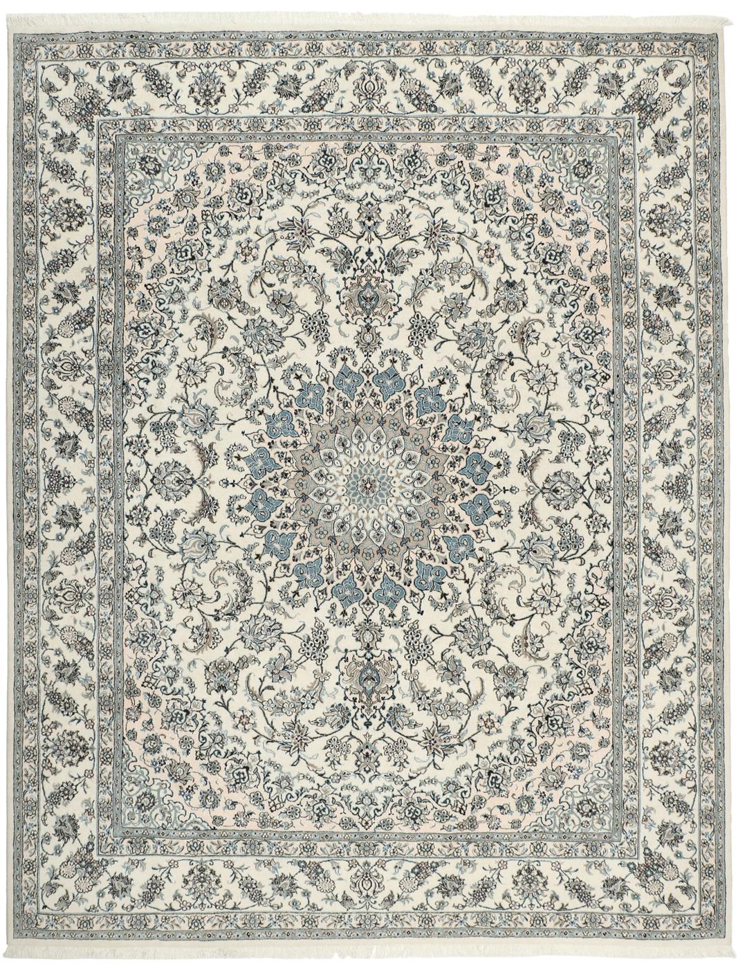 Tapis Nain noué à la main provenant du Moyen-Orient avec un motif floral beige et bleu.