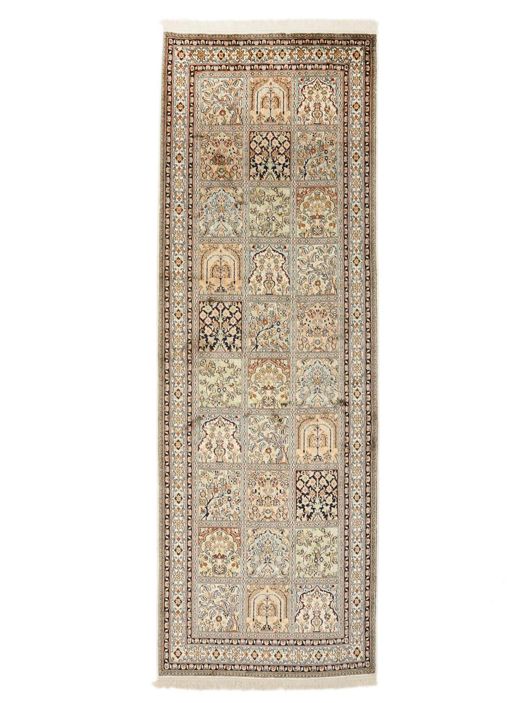 Håndknyttet indisk Kashmir-løber i silke med beige og flerfarvet paneldesign