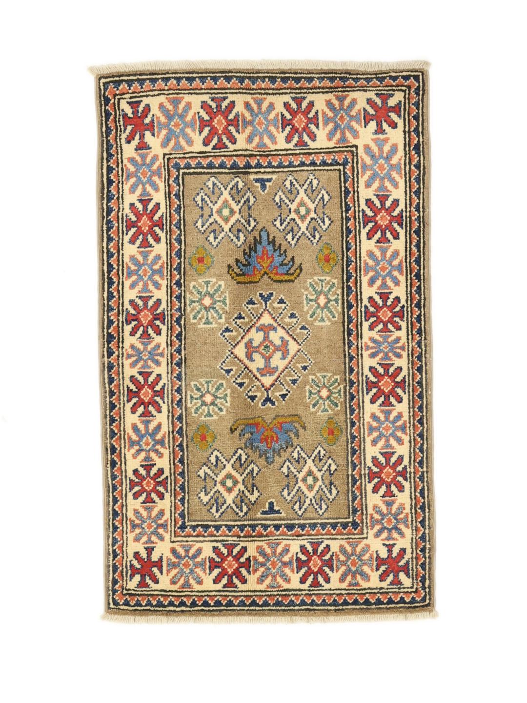 Handgeknoopt Kazak-tapijt uit Afghanistan met bruine, rode en blauwe geometrische motieven.