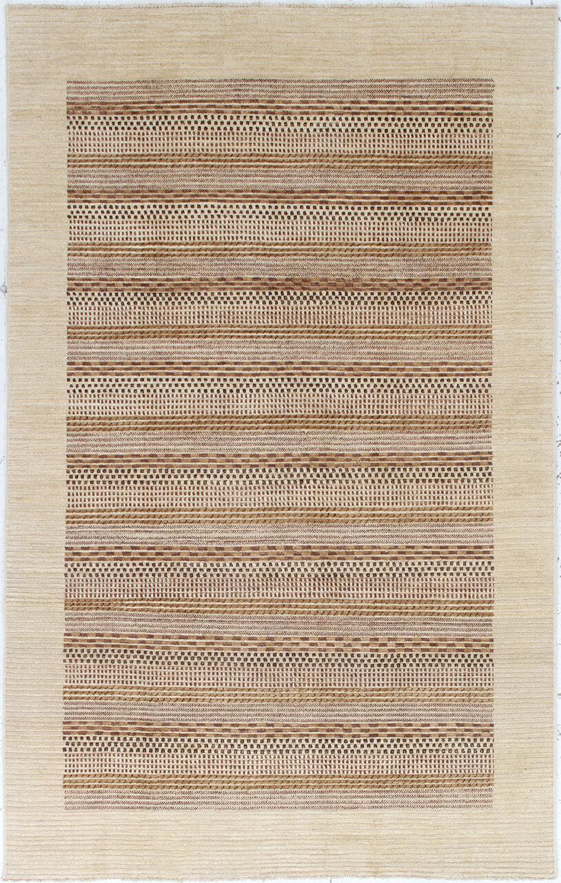 Een rechthoekig Afghaans Gabbeh Modern tapijt met een beige en bruin gestreept patroon.
