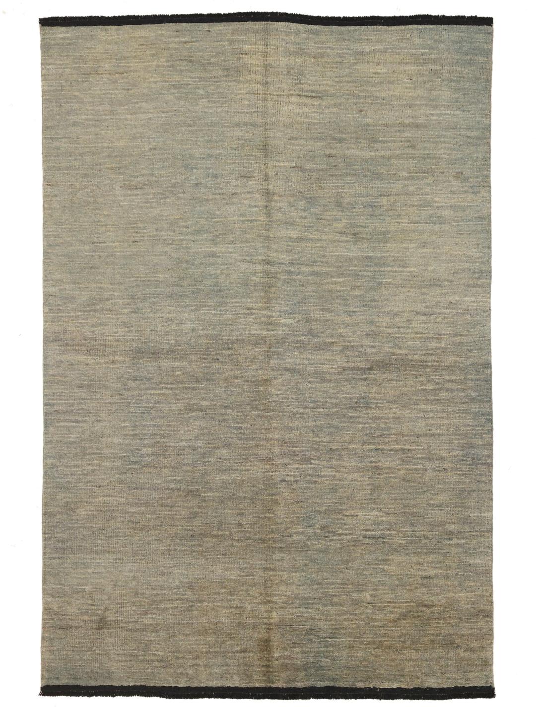 Een met de hand geknoopt Gabbeh tapijt van 100% wol uit Afghanistan met een zachte grijze en witte gemêleerde textuur.