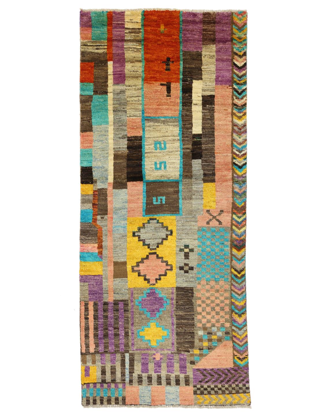 Handgeknoopte Afghaanse loper met een levendig meerkleurig abstract geometrisch ontwerp