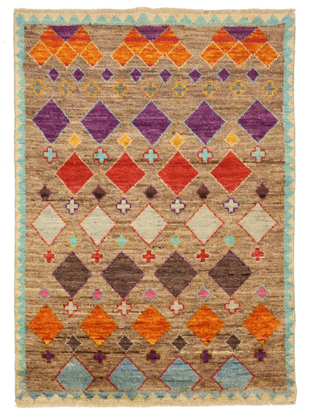 Handgeknoopt Berber-tapijt uit Afghanistan met geometrische veelkleurige patronen op een bruine achtergrond