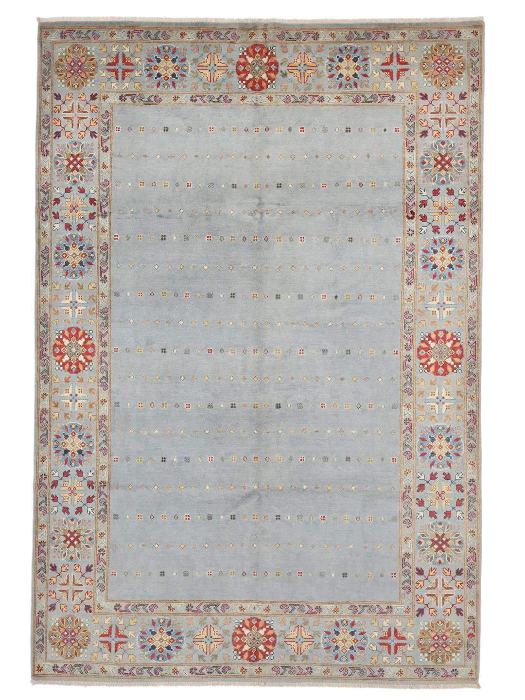 Covor afgan Kazak înnodat manual, de culoare albastru deschis, cu motive geometrice tradiționale.