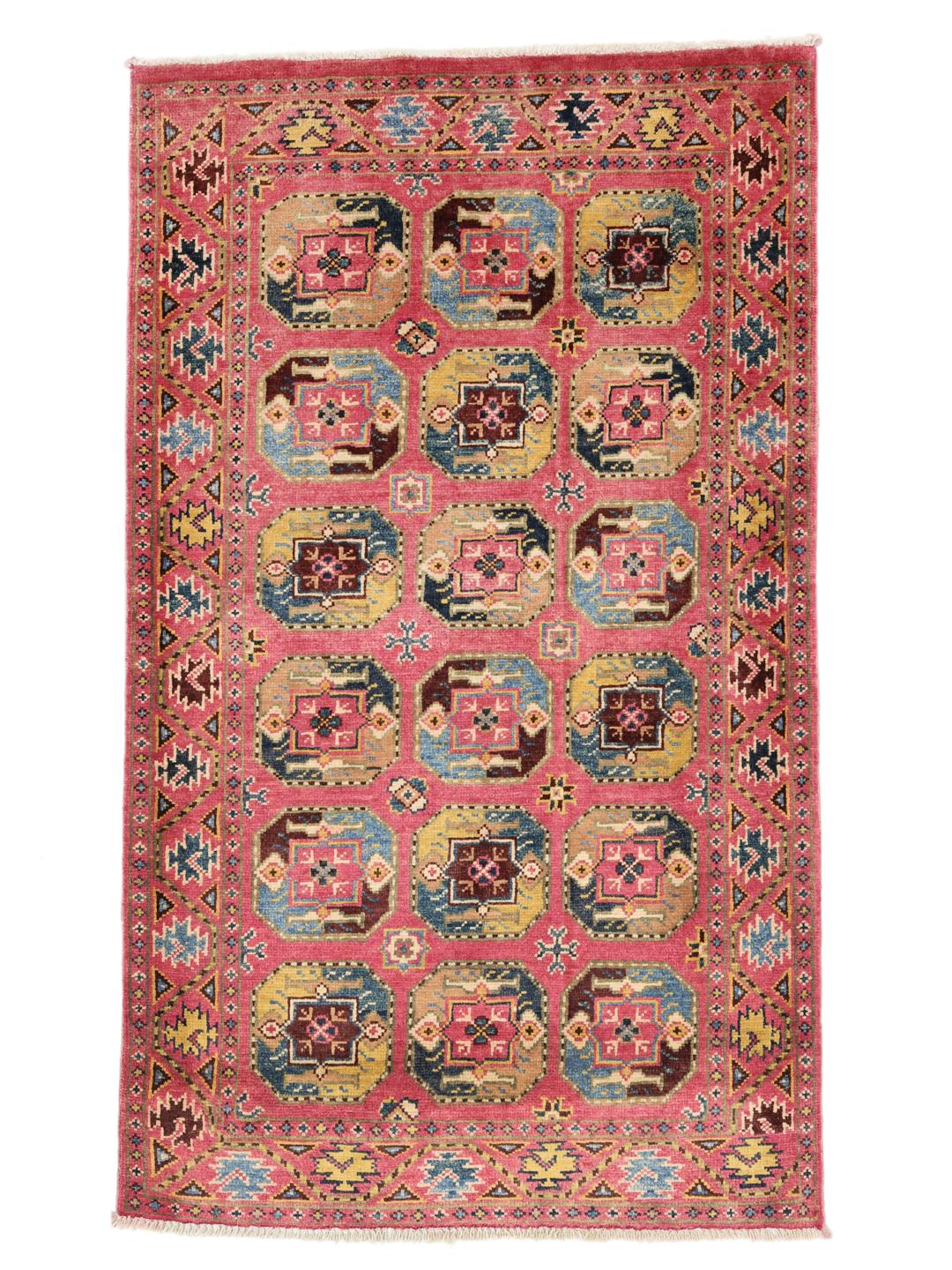 Tapis Kazak afghan noué à la main avec champ rouge et motifs géométriques