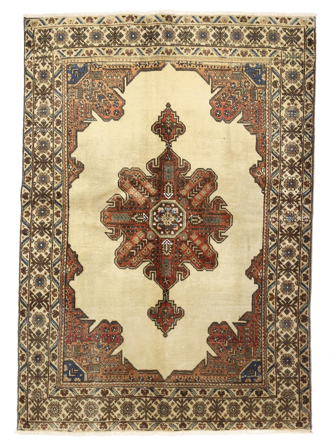 Handgeknoopt beige Tabriz tapijt met decoratief medaillon uit het Midden-Oosten