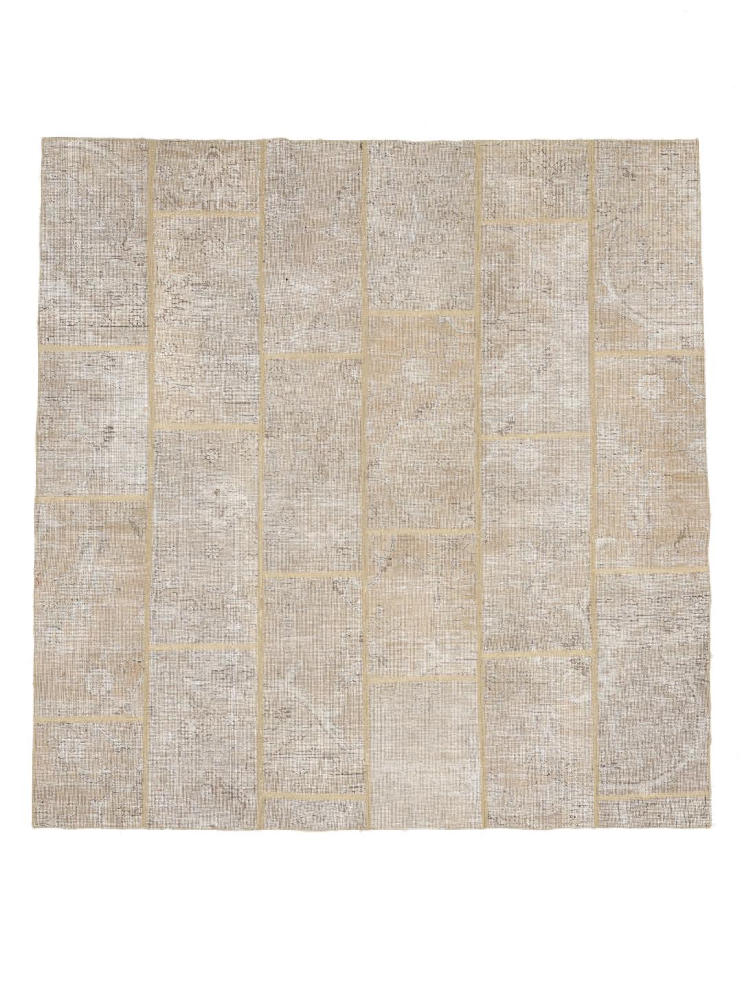 Kvadratisk håndlavet patchwork-tæppe fra Mellemøsten i beige nuancer