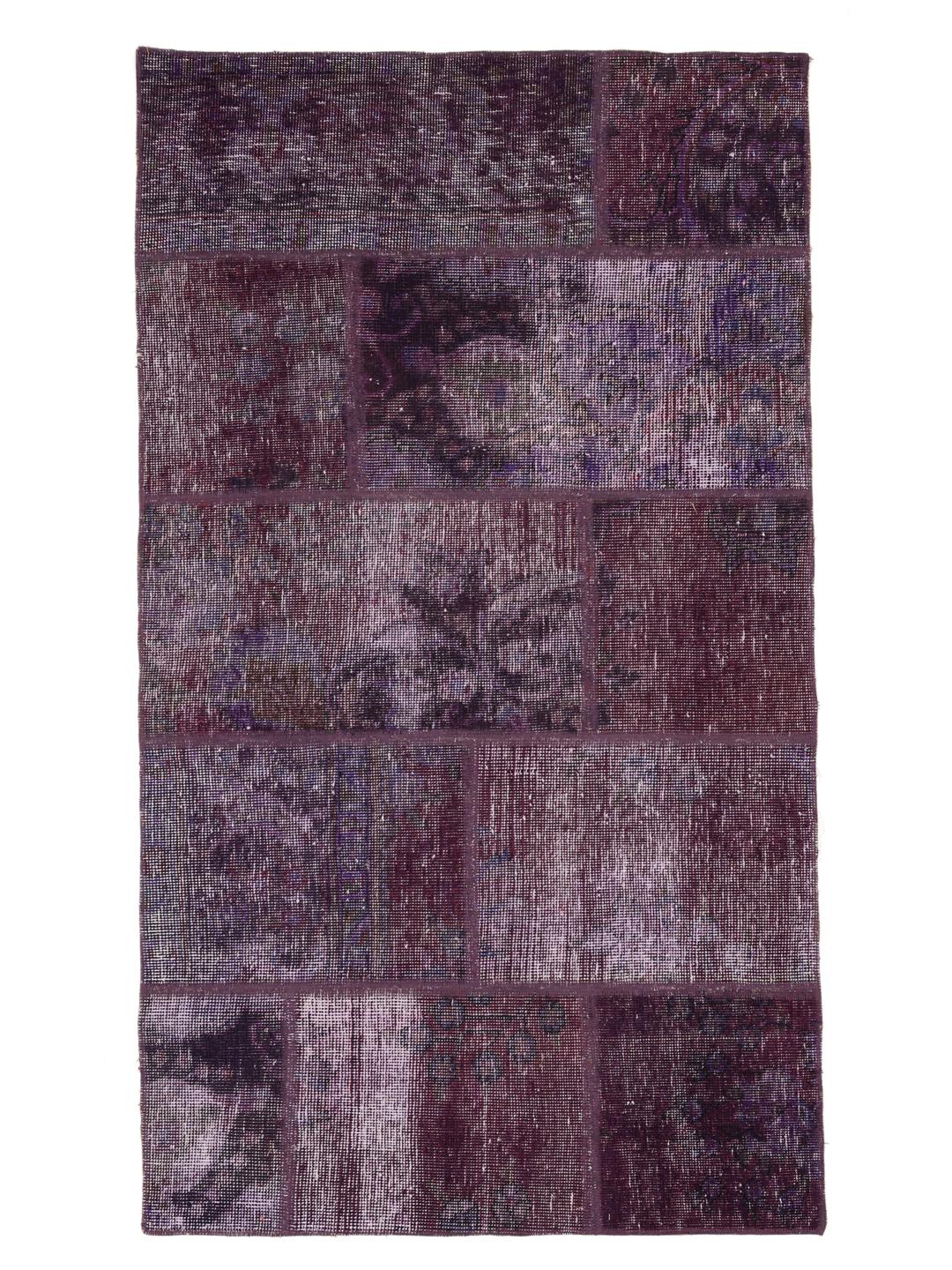 Et unikt patchwork-tæppe fra Mellemøsten med en dyb lilla farvepalette